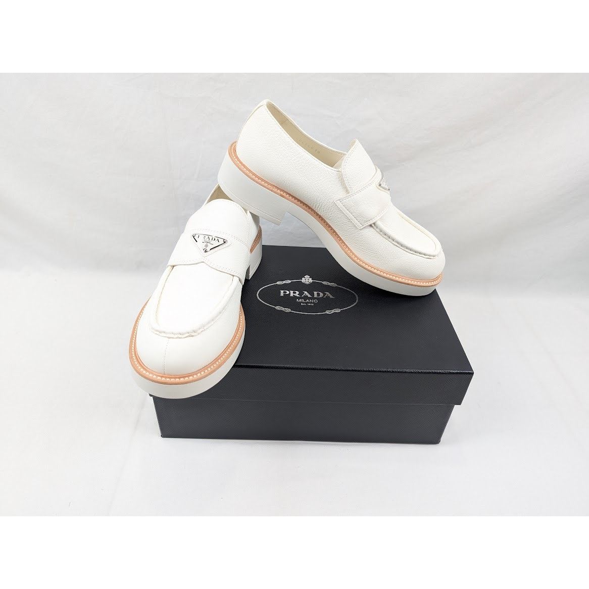 Prada o1rshd1 50mm triangle-logo leather loafers in white Size US 11 / EU 44 - 17 Thumbnail
