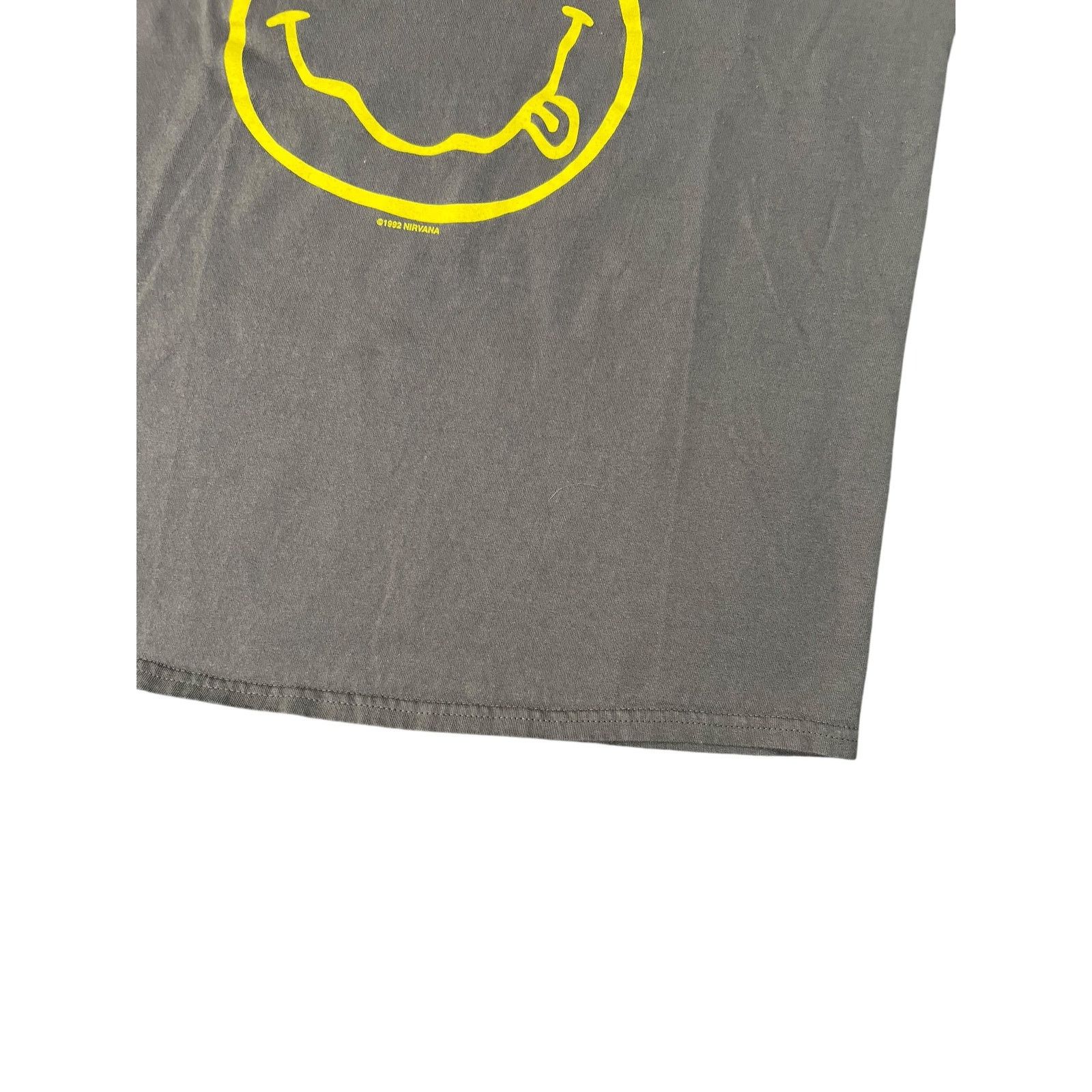 Band Tees × Nirvana × Vintage Vintage Y2K Nirvana Smiley Kurt Cobain band tee (M) Size US M / EU 48-50 / 2 - 3 Thumbnail