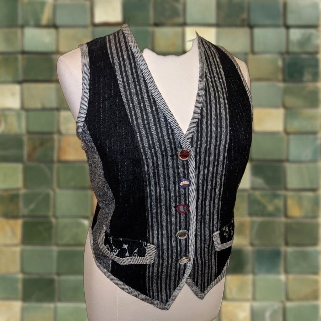 Vintage VINTAGE 90s Brannan Studio Art Deco Black & White Vest Medium Quilted Buttoned Women Casual Mens Womens Girls Size M / US 6-8 / IT 42-44 - 1 Thumbnail