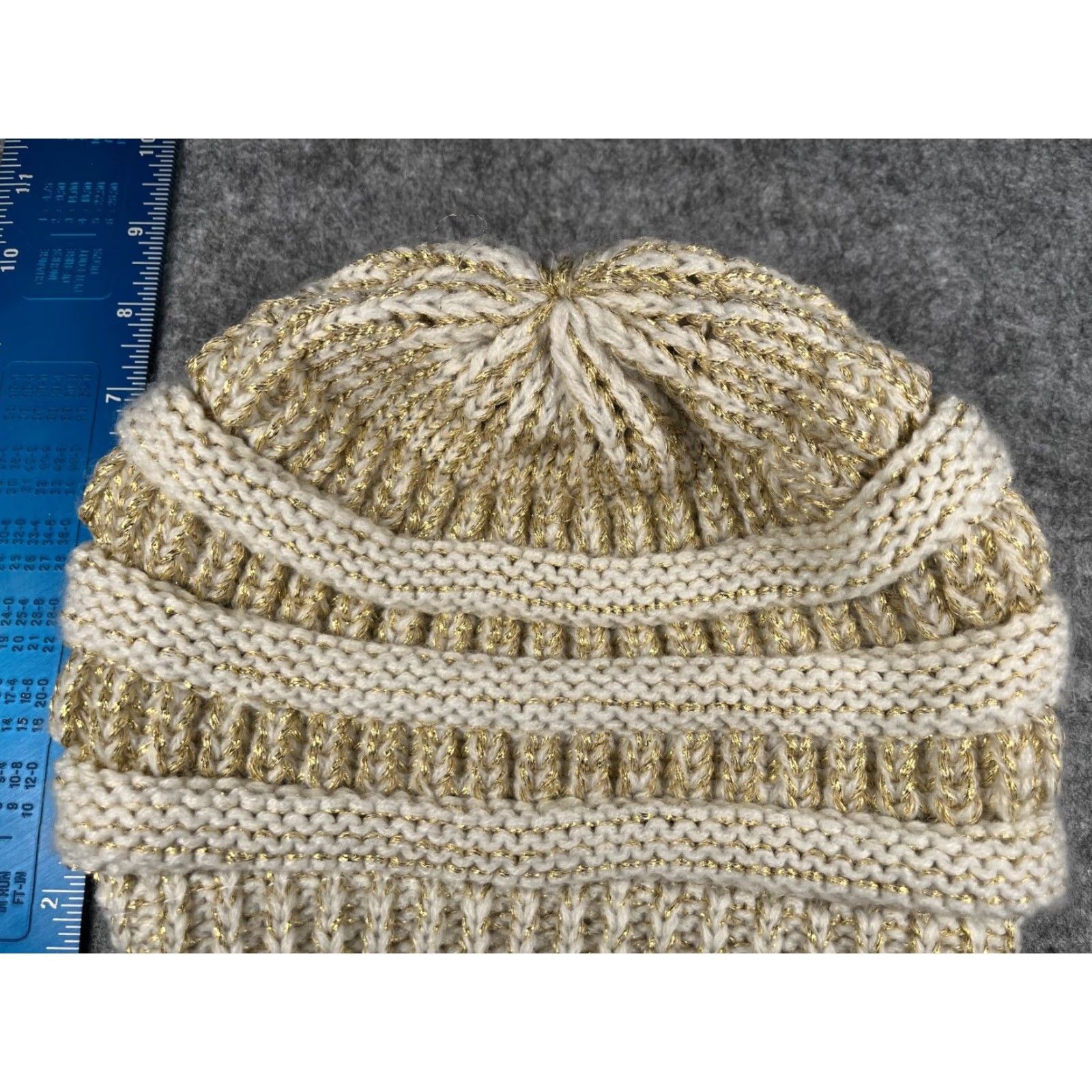 Vintage C.C Exclusive Beanie Toque Womens One Size Ivory Gold Knit Glittery Acrylic Ski Hat Size ONE SIZE - 3 Thumbnail