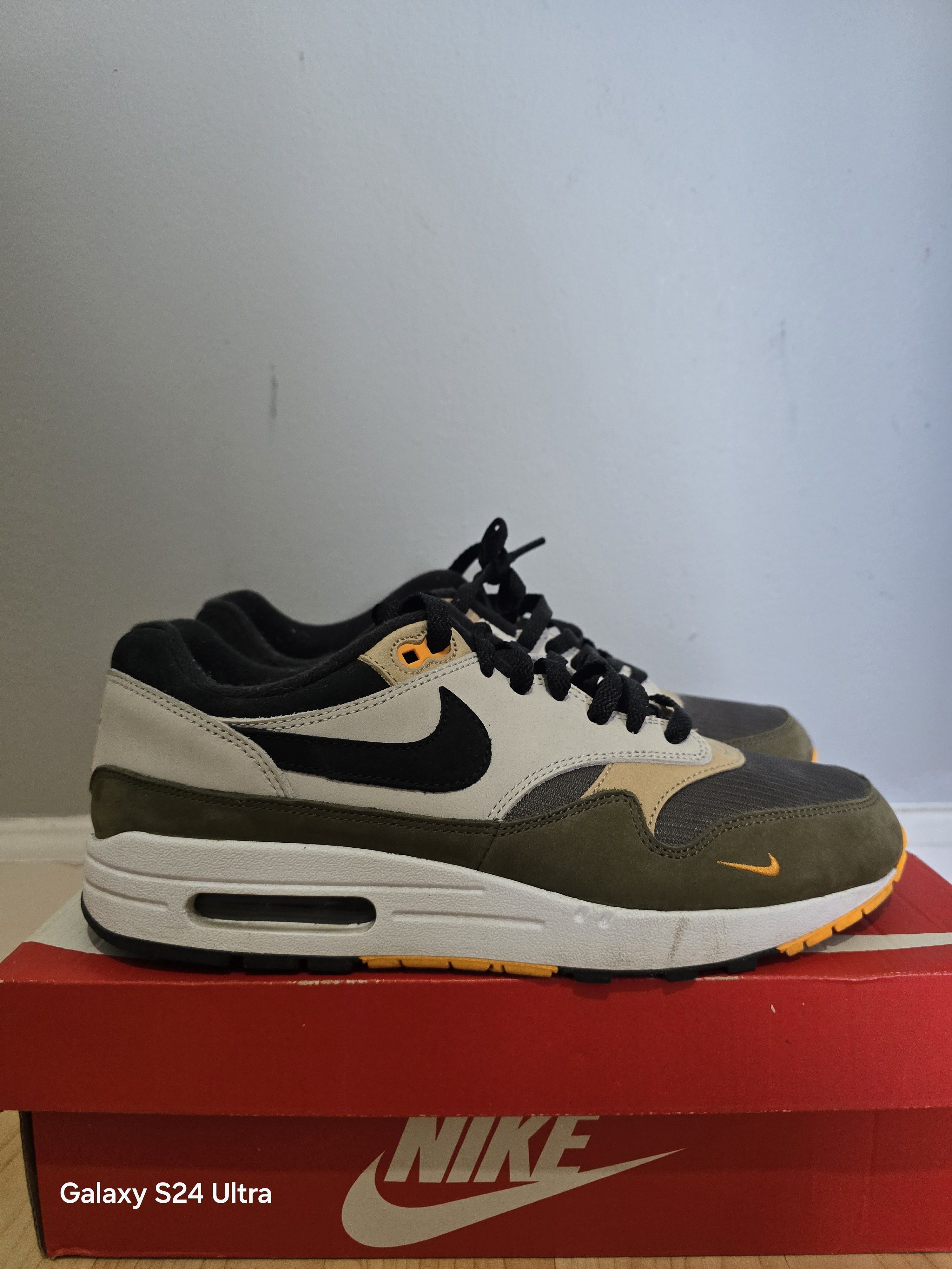 Nike Nike Air Max 1 Size US 9.5 / EU 42-43 - 2 Thumbnail