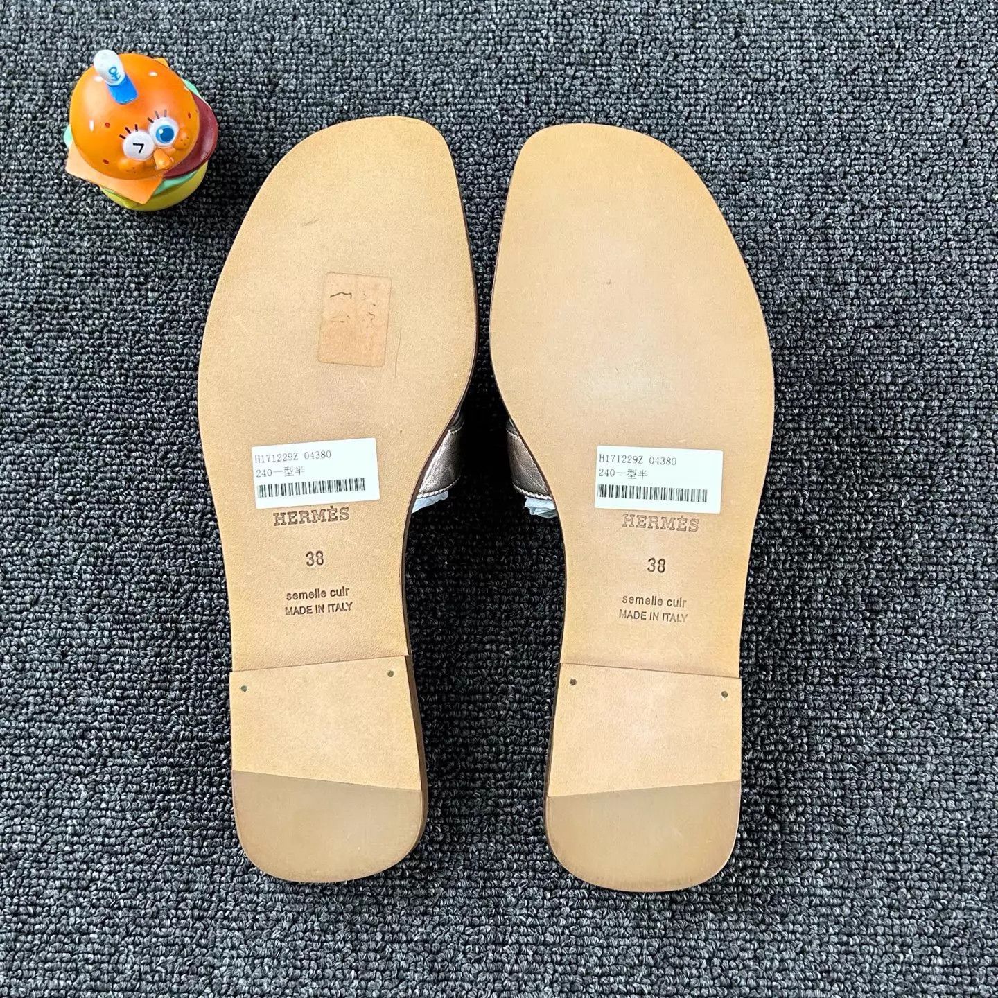 Hermes Hermes Gold H Slippers Size 38 Size US 7.5 / IT 37.5 - 6 Thumbnail