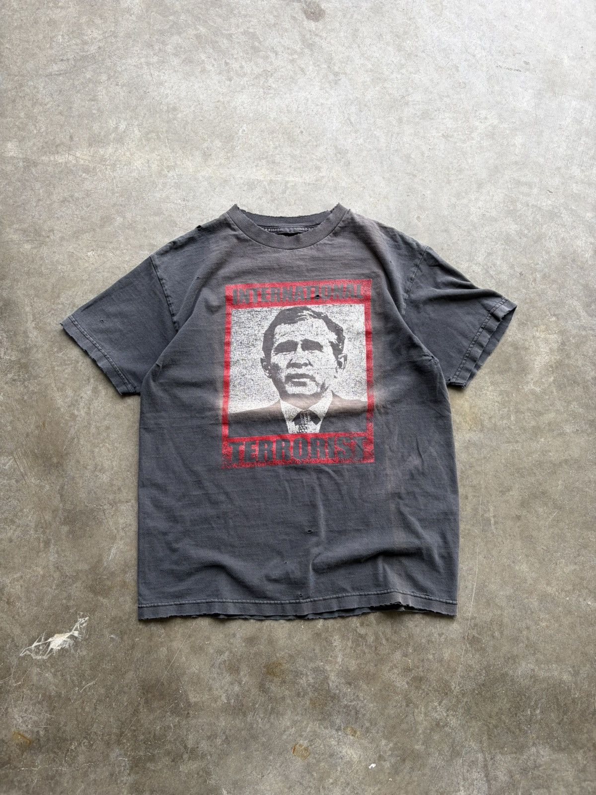 Vintage Vintage George Bush “International Terrorist” Humor Graphic Size US L / EU 52-54 / 3 - 1 Thumbnail
