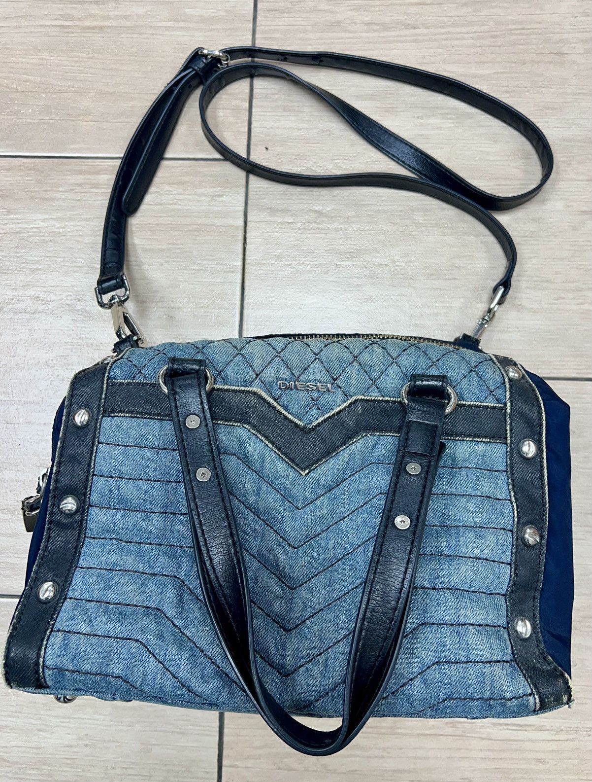 Diesel × Diesel Black Gold × Vintage Vintage Y2K Diesel Two Way Sling Crossbody Bag Size ONE SIZE - 20 Thumbnail