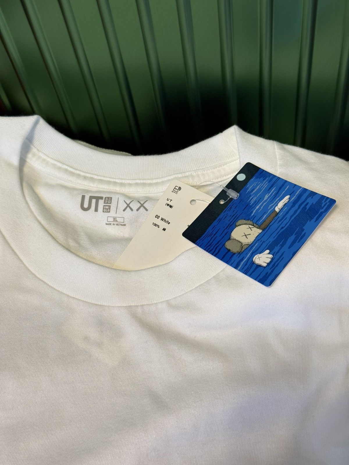 Kaws × Uniqlo KAWS x Uniqlo T Shirt Size Asian XL Size US XL / EU 56 / 4 - 4 Thumbnail