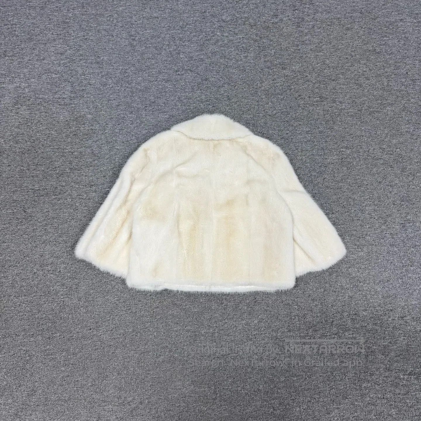 Fendi FENDI Short fur coat with white plush floral buttons| Size S / US 4 / IT 40 - 3 Thumbnail