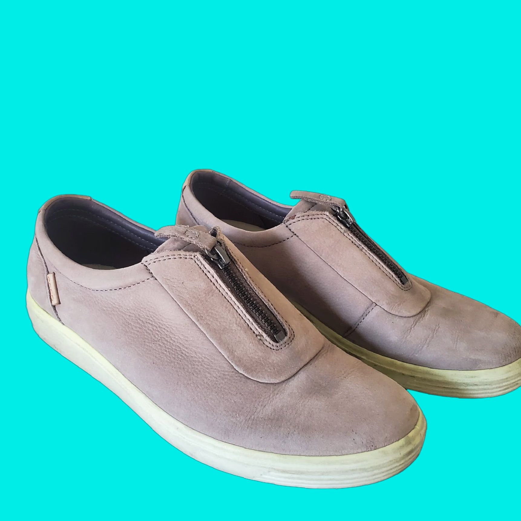 Ecco Womens Soft 7 Zip Sneaker Beige Gray Suede Nubuck Inseam US 9 Extra Width