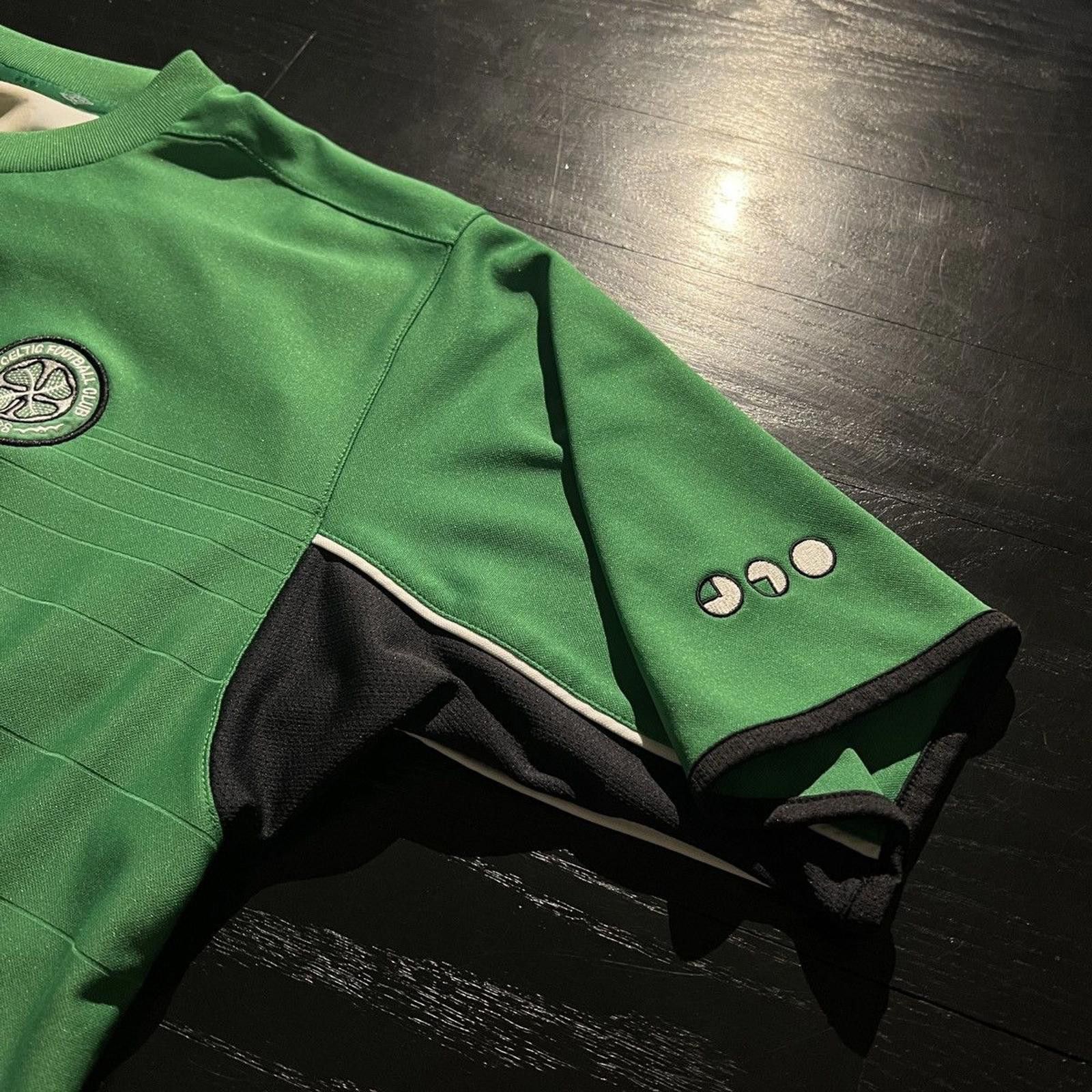 Umbro Vintage Umbro Green Celtic Football Jersey w/ Number 25 Size US L / EU 52-54 / 3 - 4 Thumbnail