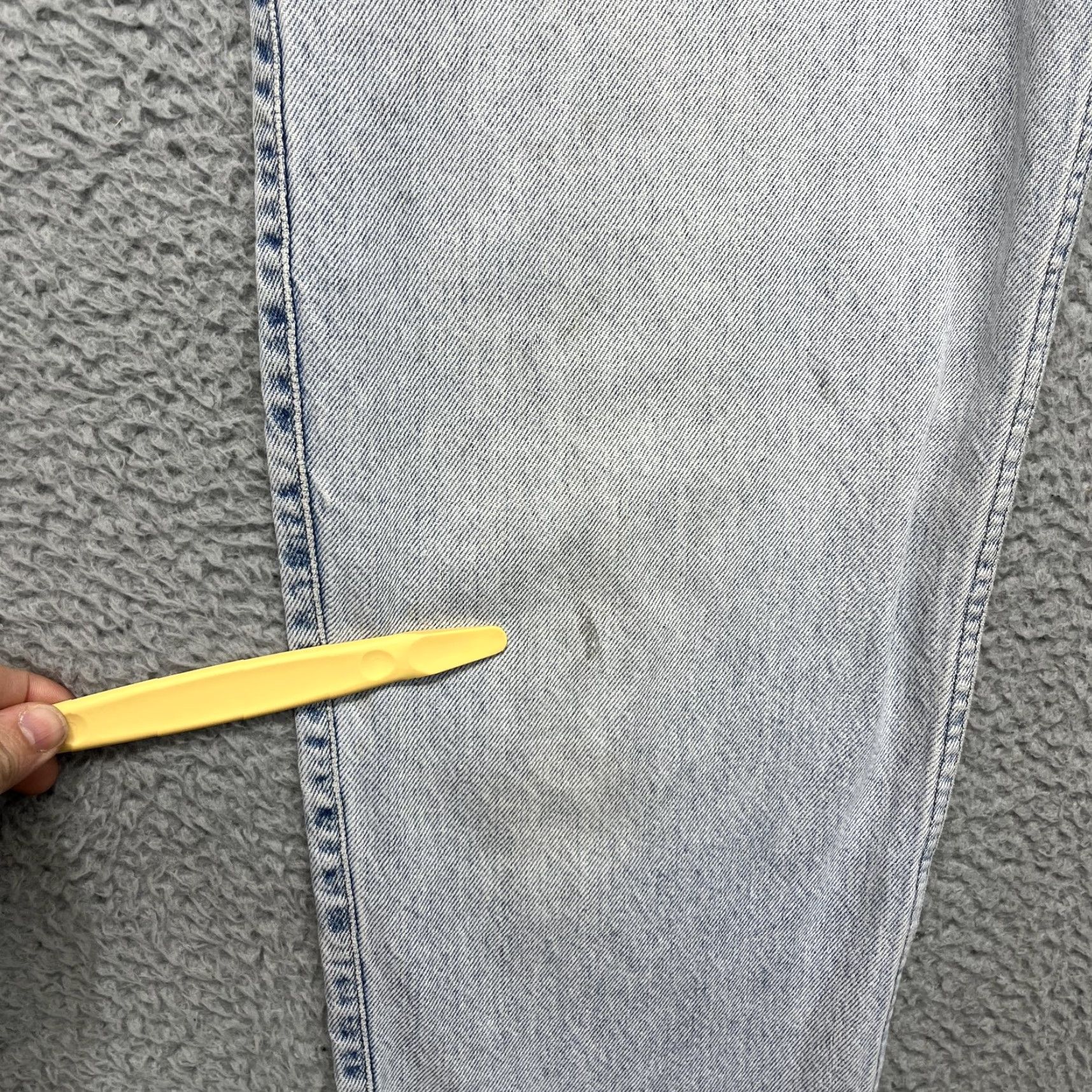 Levi's VINTAGE Levi's Silvertab 560 Jeans Mens 29x34 Grunge Wash Relaxed Tapered 90s Size US 29 - 2 Thumbnail