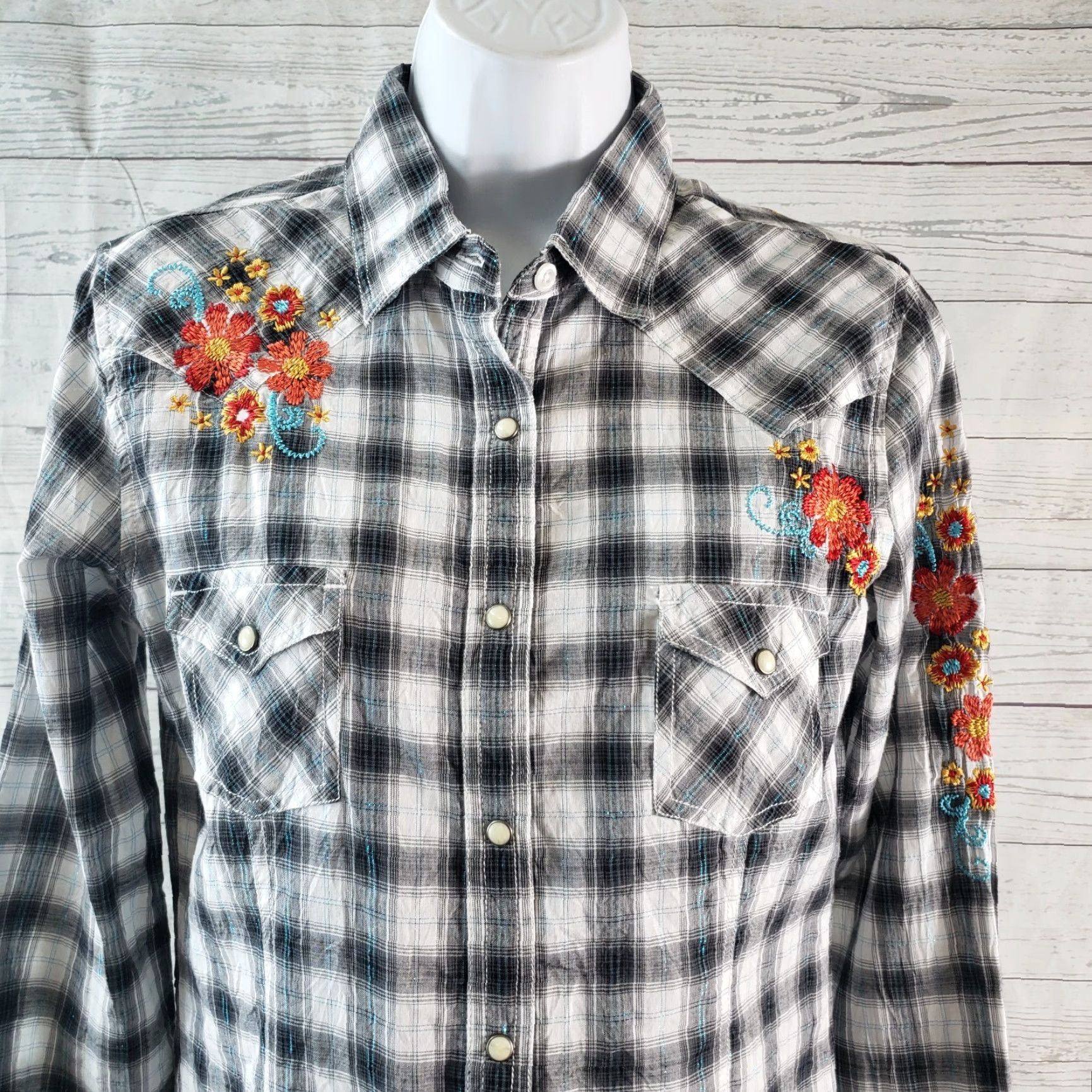 Vintage VINTAGE Panhandle Slim Womens Pearl Snap Shirt Sz Small Floral Plaid Embroidered Size S / US 4 / IT 40 - 2 Thumbnail