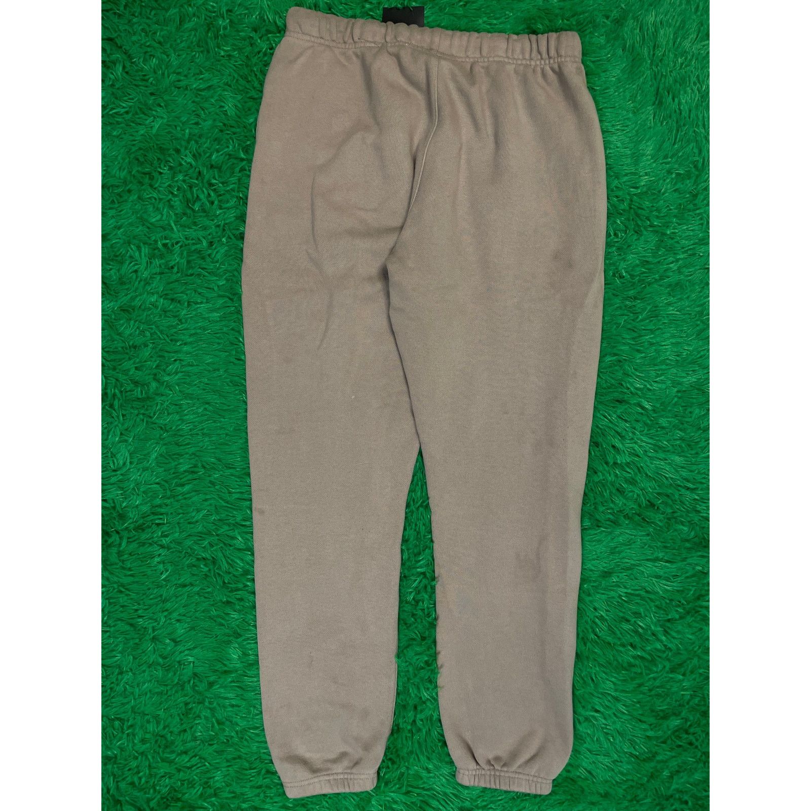 Essentials Essentials Sweats Moss XS Used Size US 28 / EU 44 - 3 Thumbnail