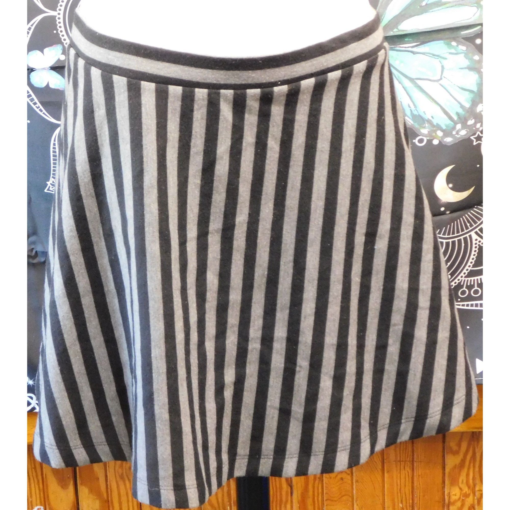 Forever 21 Forever 21 Gothic Black And GreyStriped Skater Skirt Size 28" / US 6 / IT 42 - 1 Thumbnail