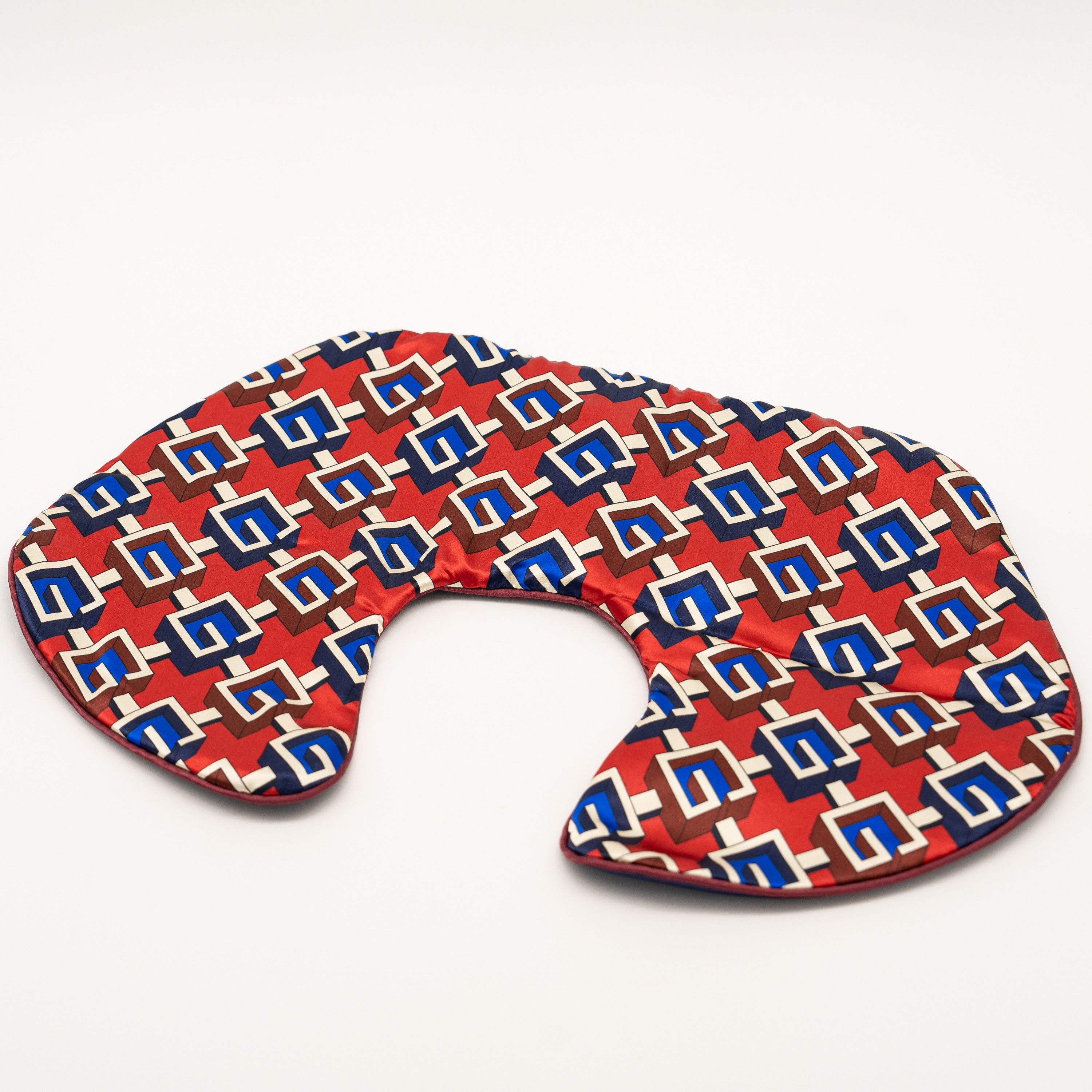 Gucci Gucci Travel Set Neck Pillow Slippers Eye Mask Travel Bag Size ONE SIZE - 8 Thumbnail