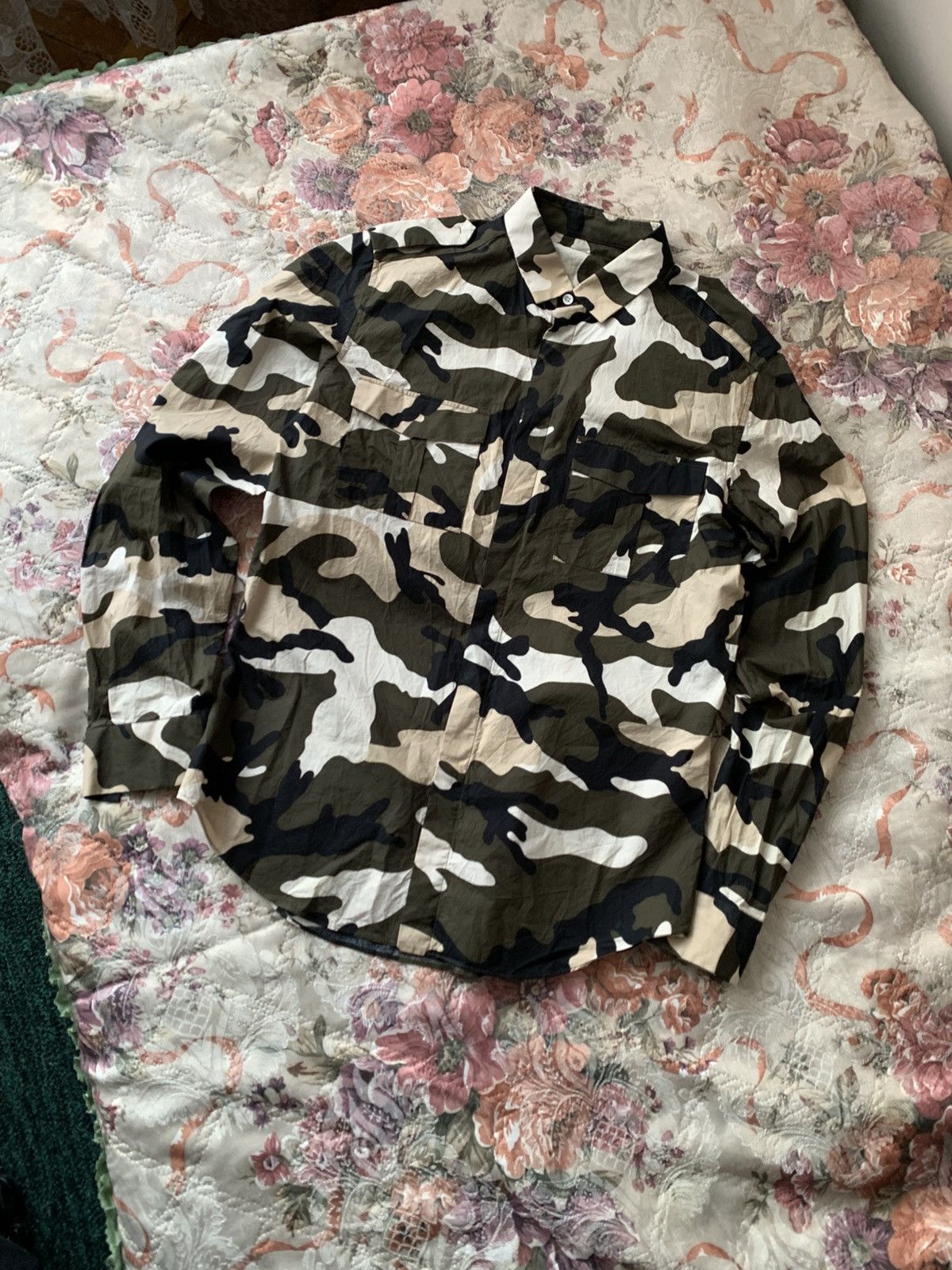 Valentino 🔥CRAZY VALENTINO CAMO SHIRT BUTTON UP Size US S / EU 44-46 / 1 - 2 Thumbnail