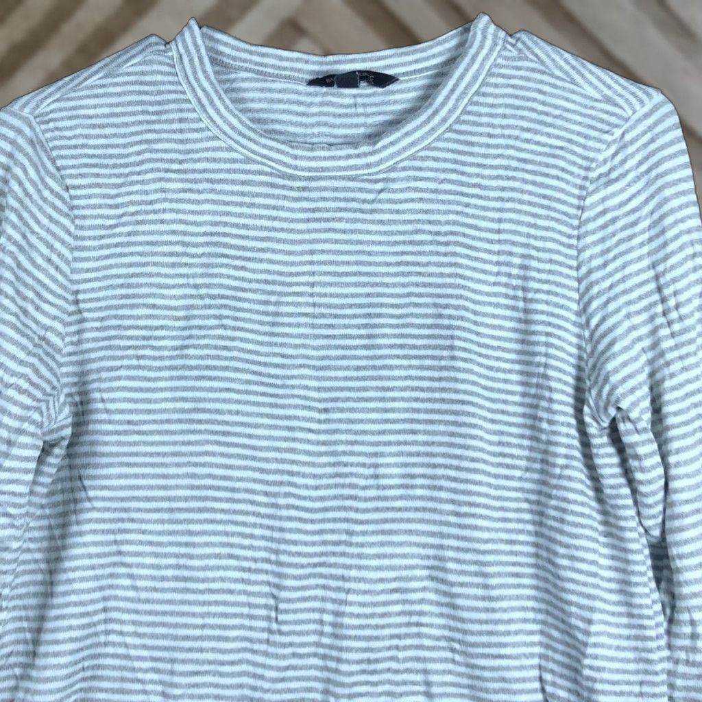 Banana Republic Banana Republic Womens Shirt Gray White Stripe Long Sleeve Cozy Stretch Small Crew Neck Casual Workwear Holiday Fashion Womens Size S / US 4 / IT 40 - 1 Thumbnail
