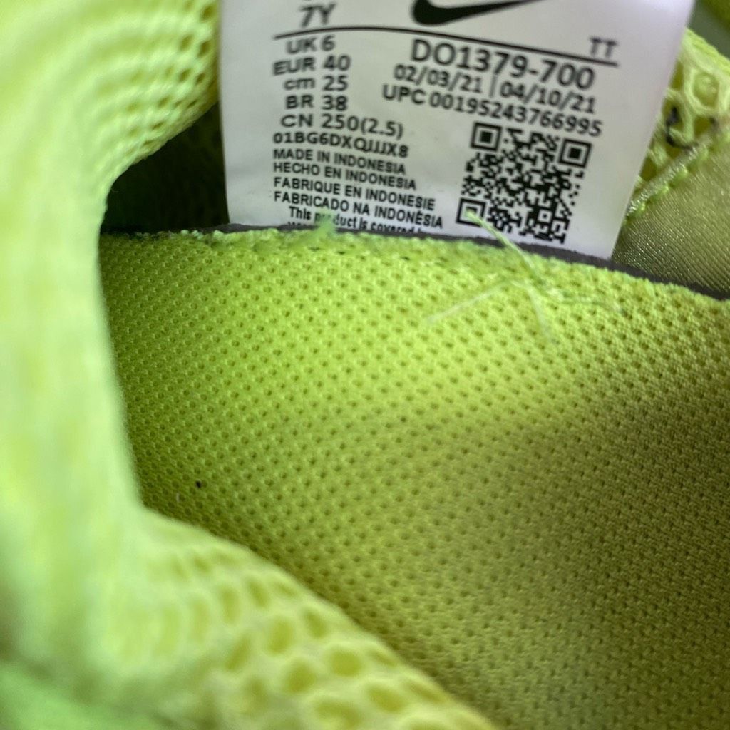Nike Nike Air Presto men 7 tie up low top athletic shoes neon yellow/green Size US 7 / EU 40 - 13 Thumbnail
