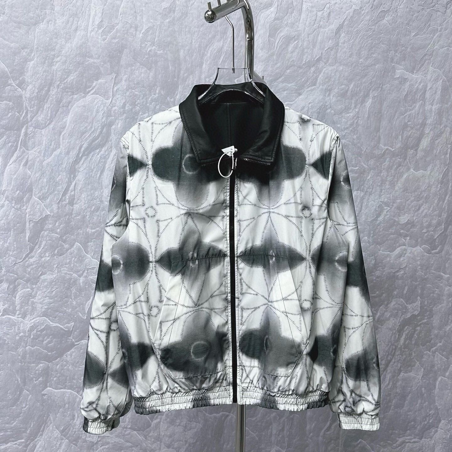 Louis Vuitton louis vuitton reversible floral ink jacket Size L / US 10 / IT 46 - 1 Thumbnail