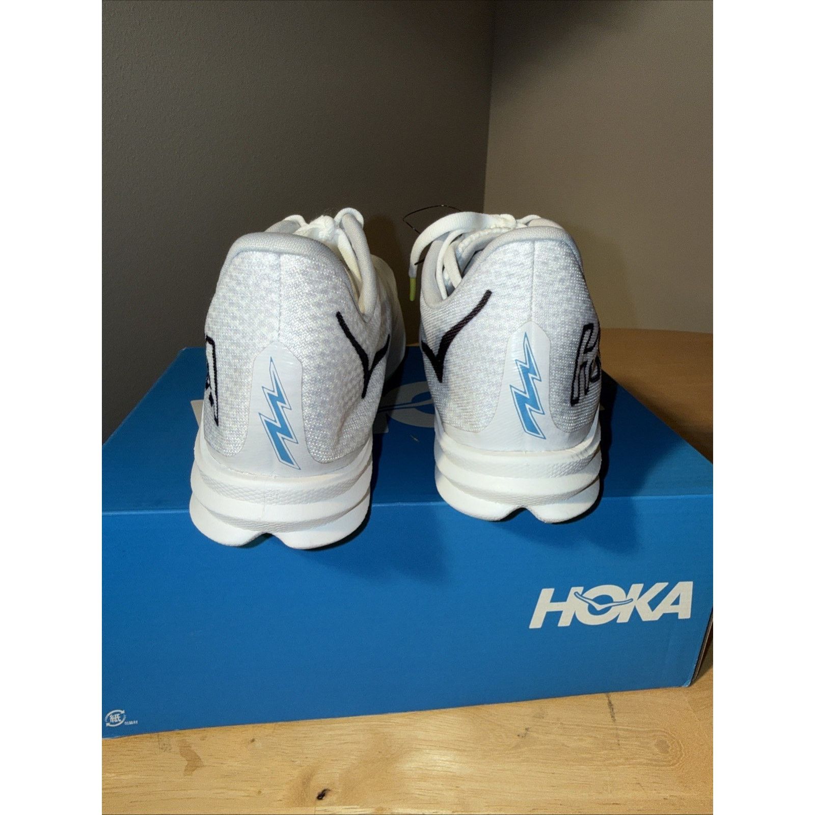 Hoka Size 6.5 - Hoka One One Crescendo MD White Size US 6.5 / EU 39-40 - 4 Thumbnail