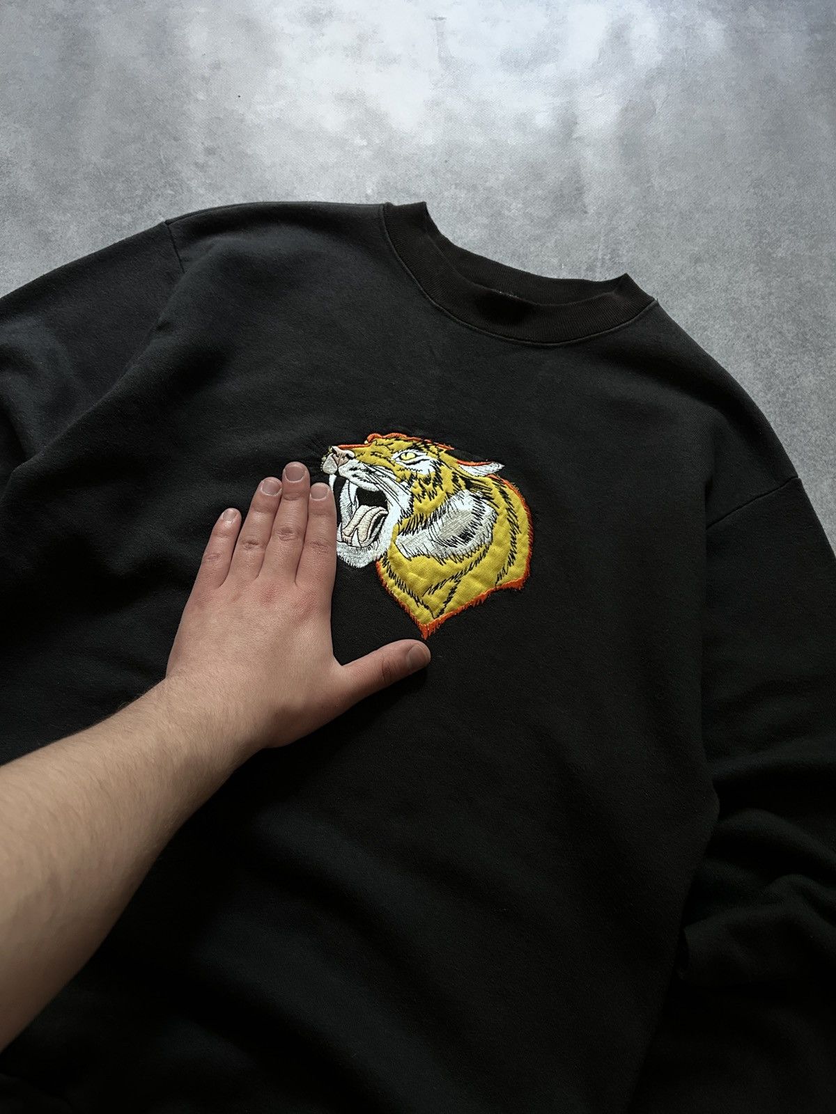 Designer × Vintage Vintage Medallion tiger sweatshirt black mens rare Size US L / EU 52-54 / 3 - 2 Thumbnail