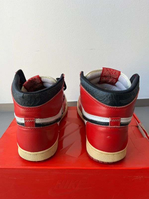 Jordan Brand Air Jordan 1 Retro Chicago 1994 Vintage Authentic Size US 8 / EU 41 - 4 Thumbnail