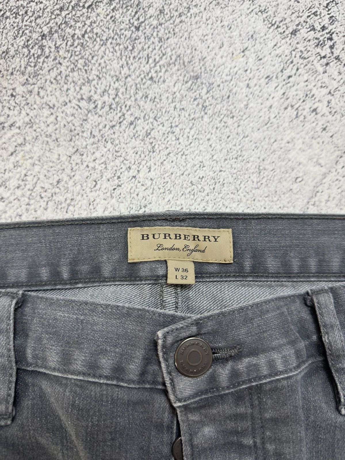 Burberry Burberry London England Straight Leg Grey Jeans Size 36x32 Size US 36 / EU 52 - 13 Thumbnail