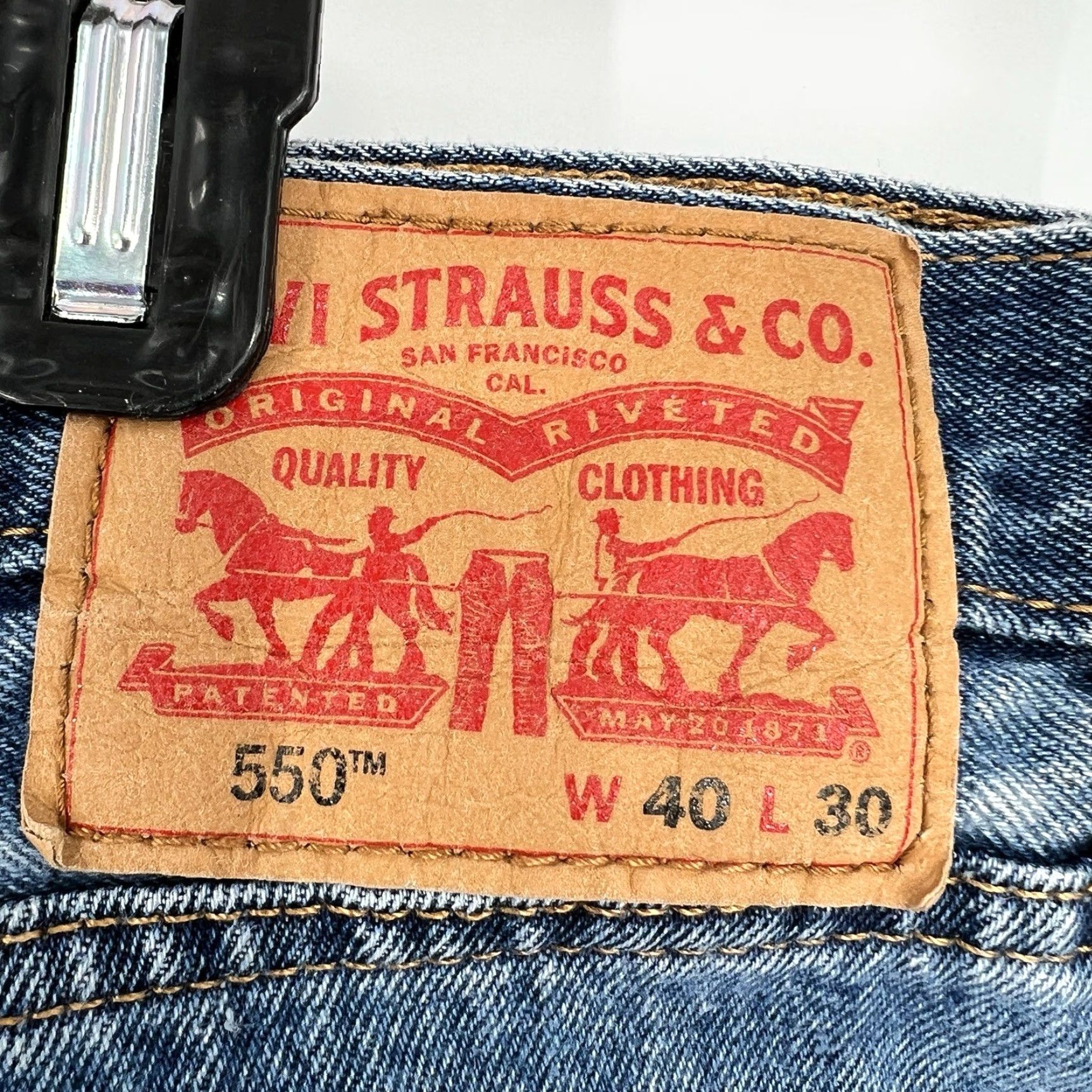 Levi's VINTAGE Levi's 550 Jeans Mens 40x30 Blue Light Wash Relaxed Fit Tapered 5-Pocket Denim Cotton Zip Closure Mens Size US 40 / EU 56 - 4 Thumbnail