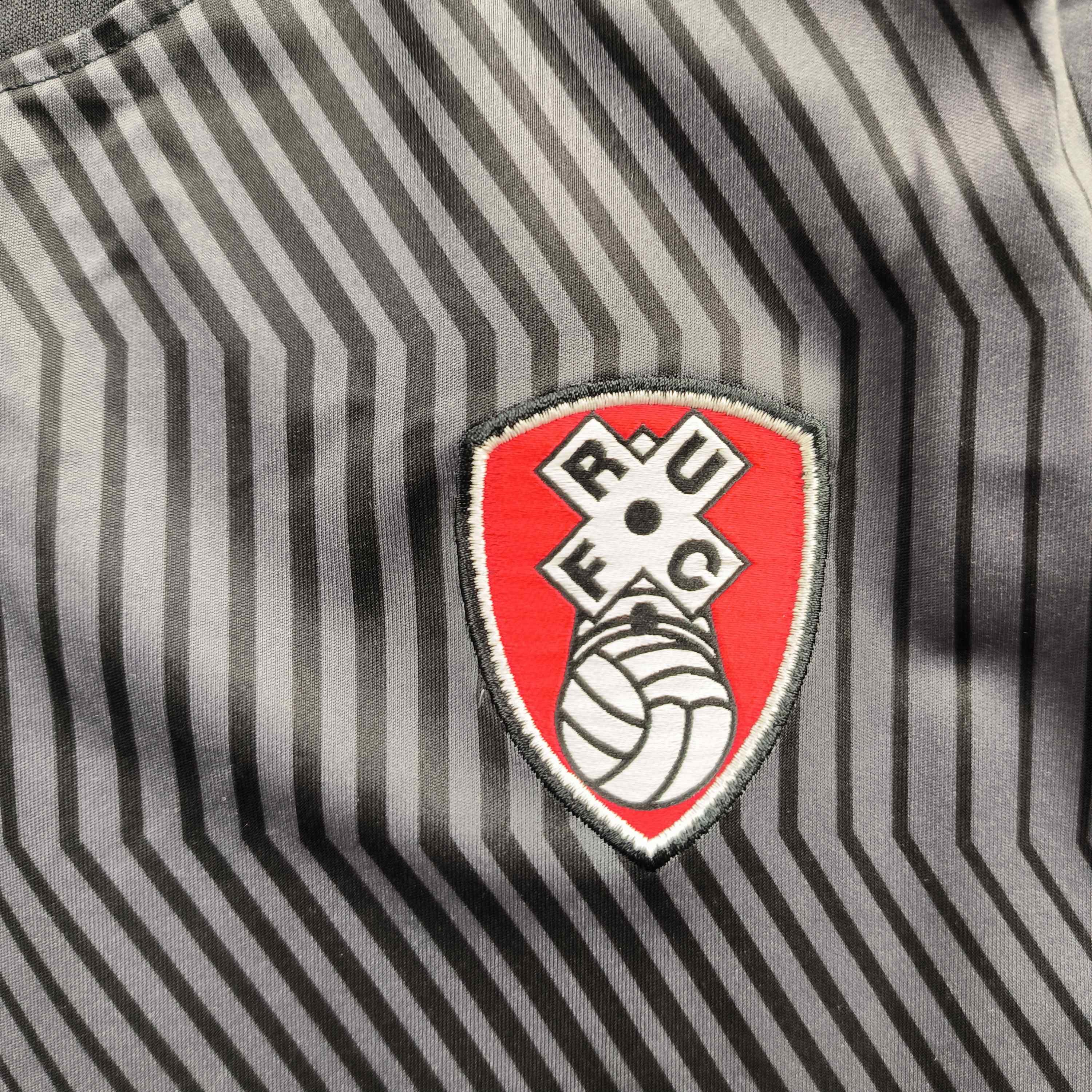 Puma Rotherham United 20-21 Puma training football jersey size XL Size US XL / EU 56 / 4 - 3 Thumbnail