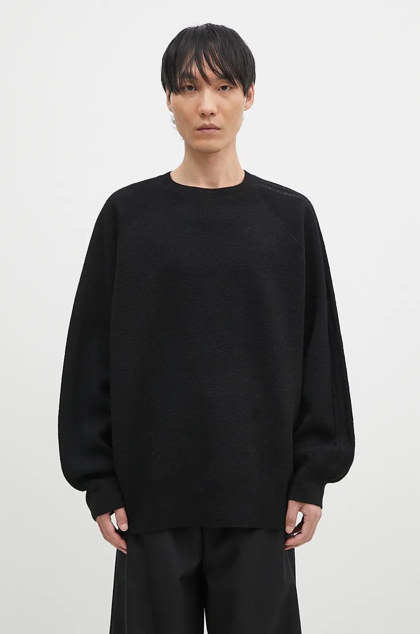 o1s22i1n0125 Wool Crewneck Sweater in Black