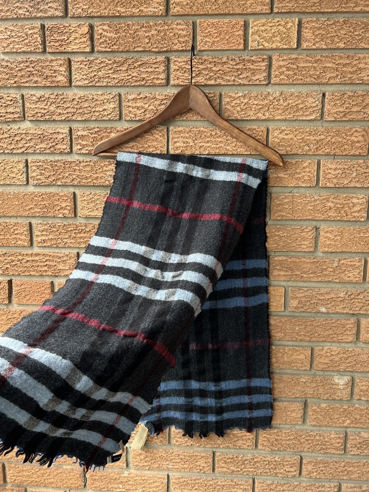 Burberry BURBERRY LAMBSWOOL SCARF/SHAWL Size ONE SIZE - 5 Thumbnail