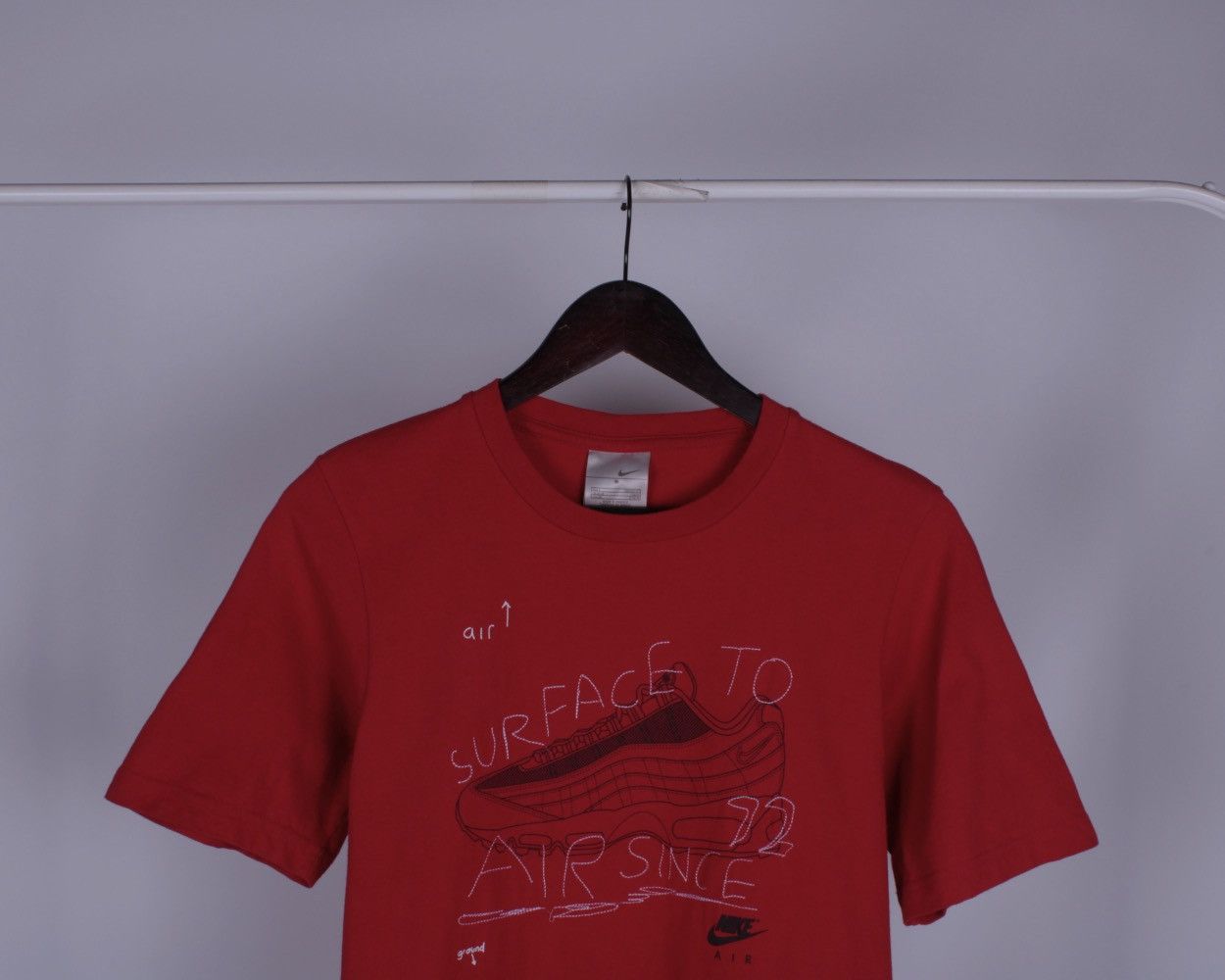 Nike × Vintage Vintage NIKE Air Max 95 Surface to Air Red T-Shirt Size US S / EU 44-46 / 1 - 3 Thumbnail