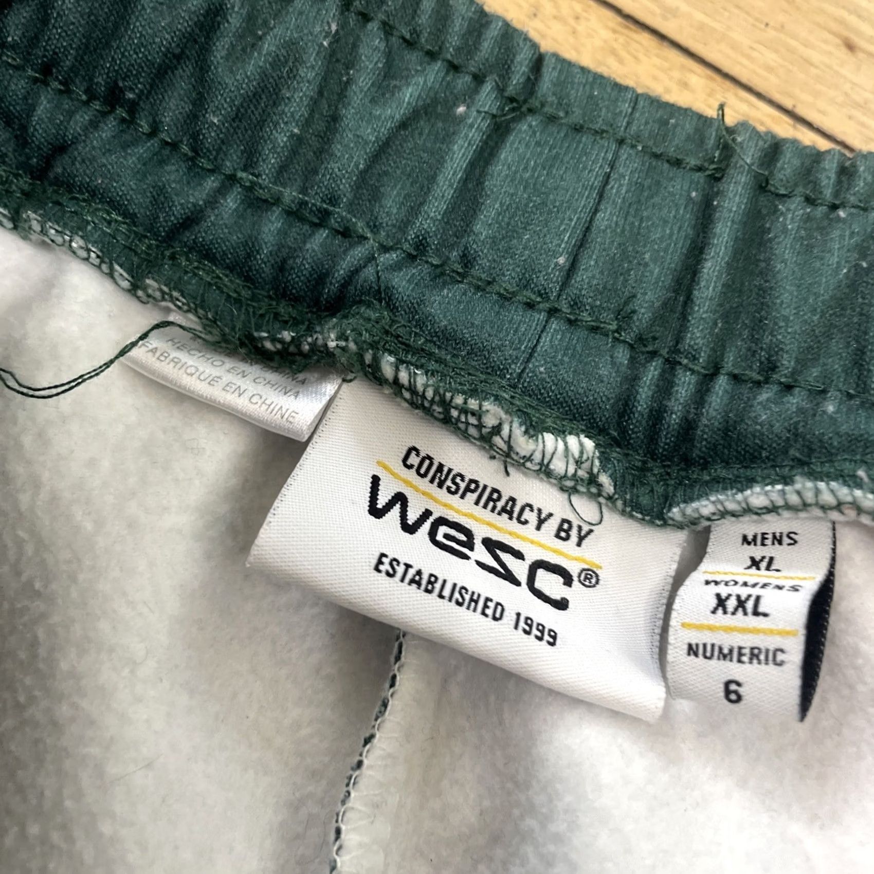 WeSC VINTAGE WeSC Geometric Topographic Print Sweat Pants Men 2XL Jogger Red Green 29 in Inseam Pockets Size US 39 - 7 Thumbnail