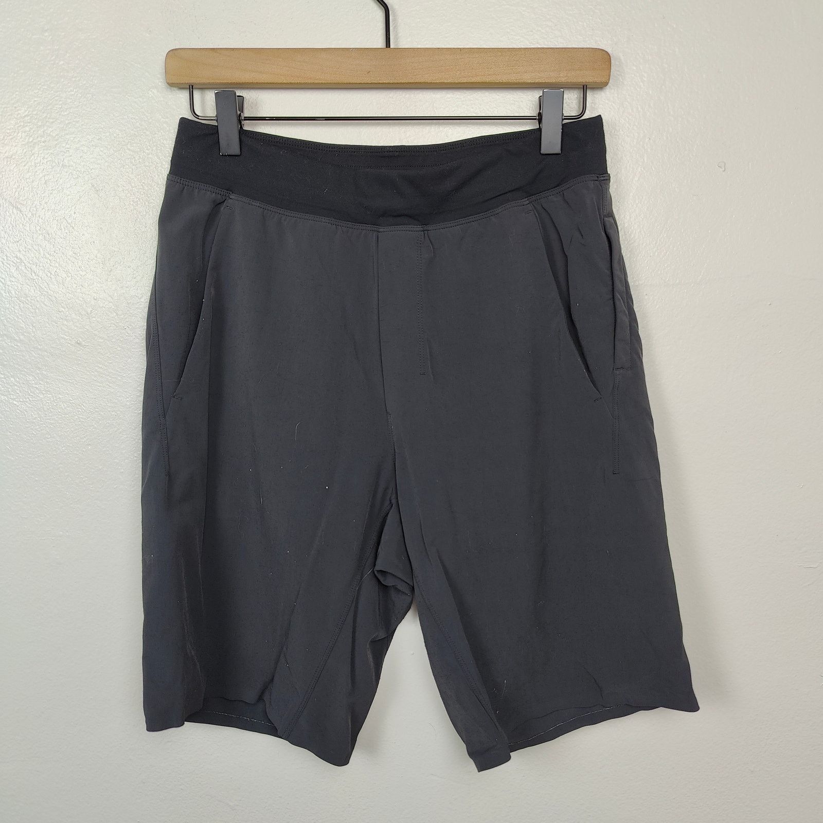 Lululemon Lululemon Shorts Mens Small Black Gray License To Train Size US 30 / EU 46 - 1 Thumbnail
