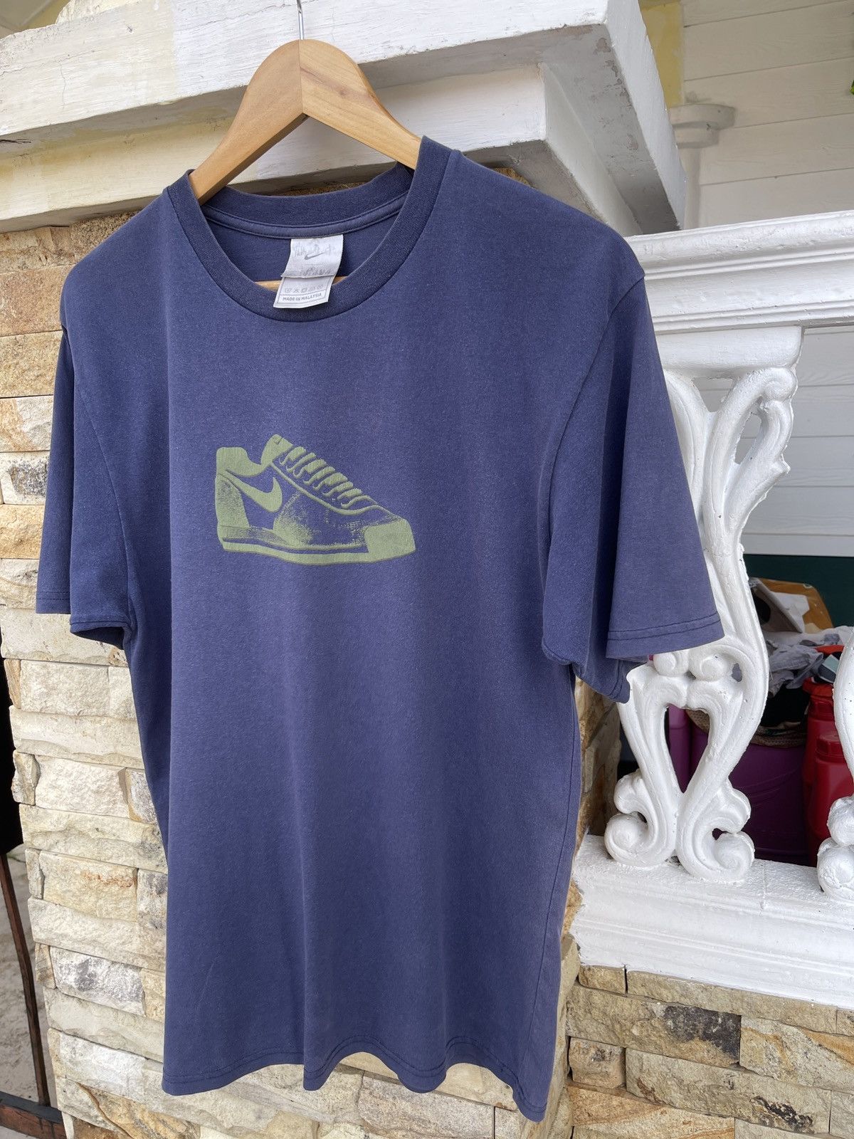 Vintage Last Drop🔥Rare🔥Vintage Nike Swoosh Shoes Logo T-Shirt Size US M / EU 48-50 / 2 - 2 Thumbnail