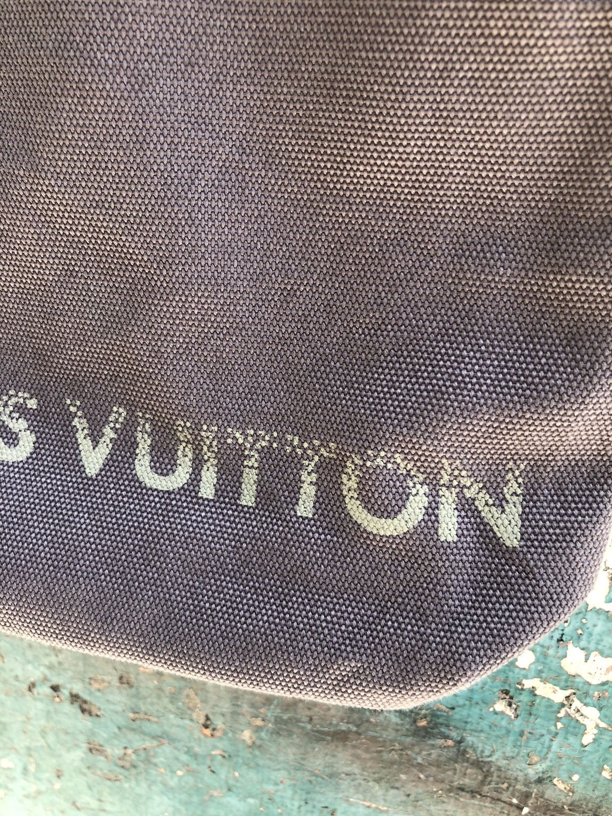 Fondation LV Grey tote bag