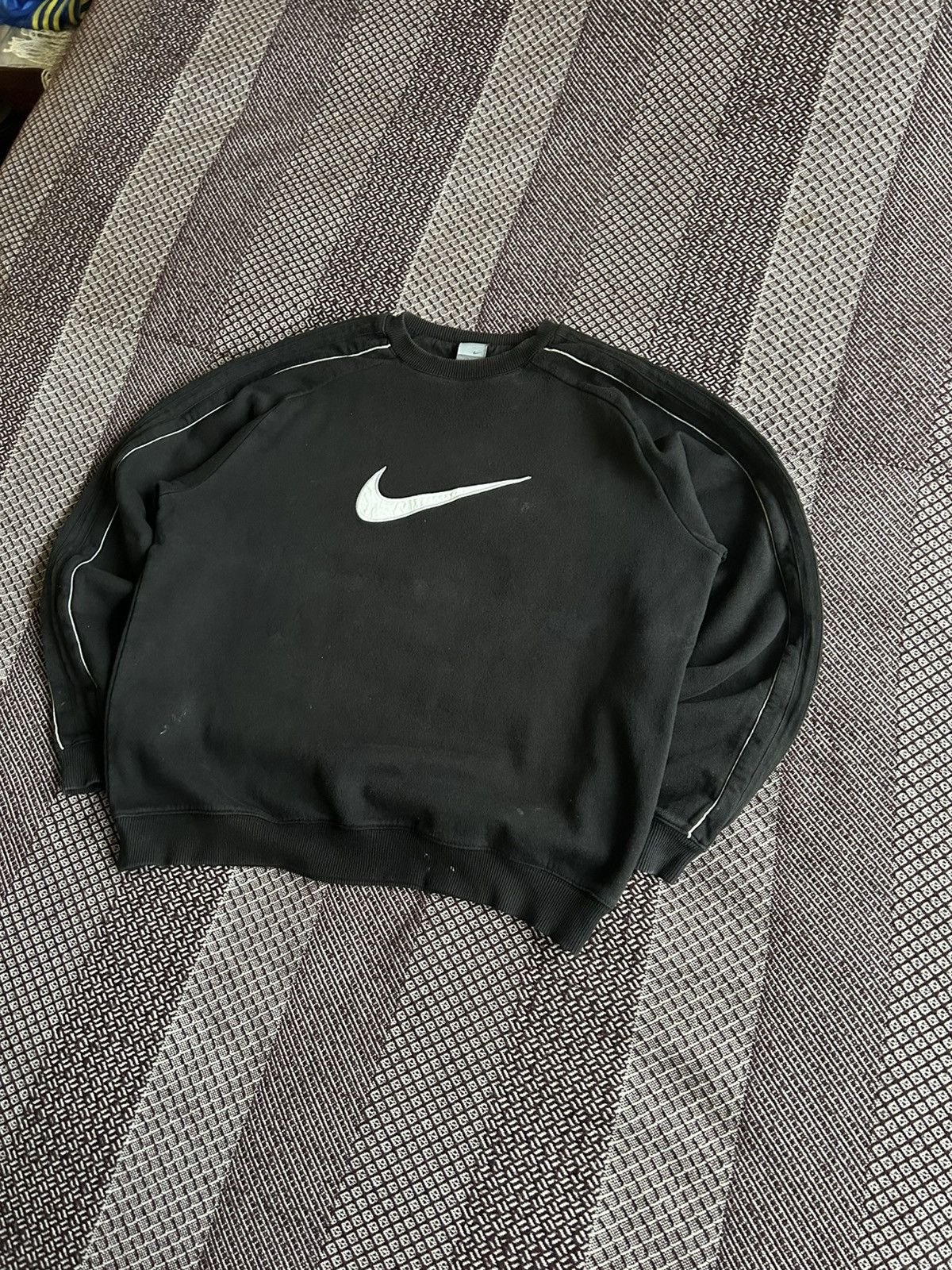 Vintage Vintage Y2K Nike Swoosh Big Logo Black Sweatshirt Boxy Fit Size US L / EU 52-54 / 3 - 2 Thumbnail