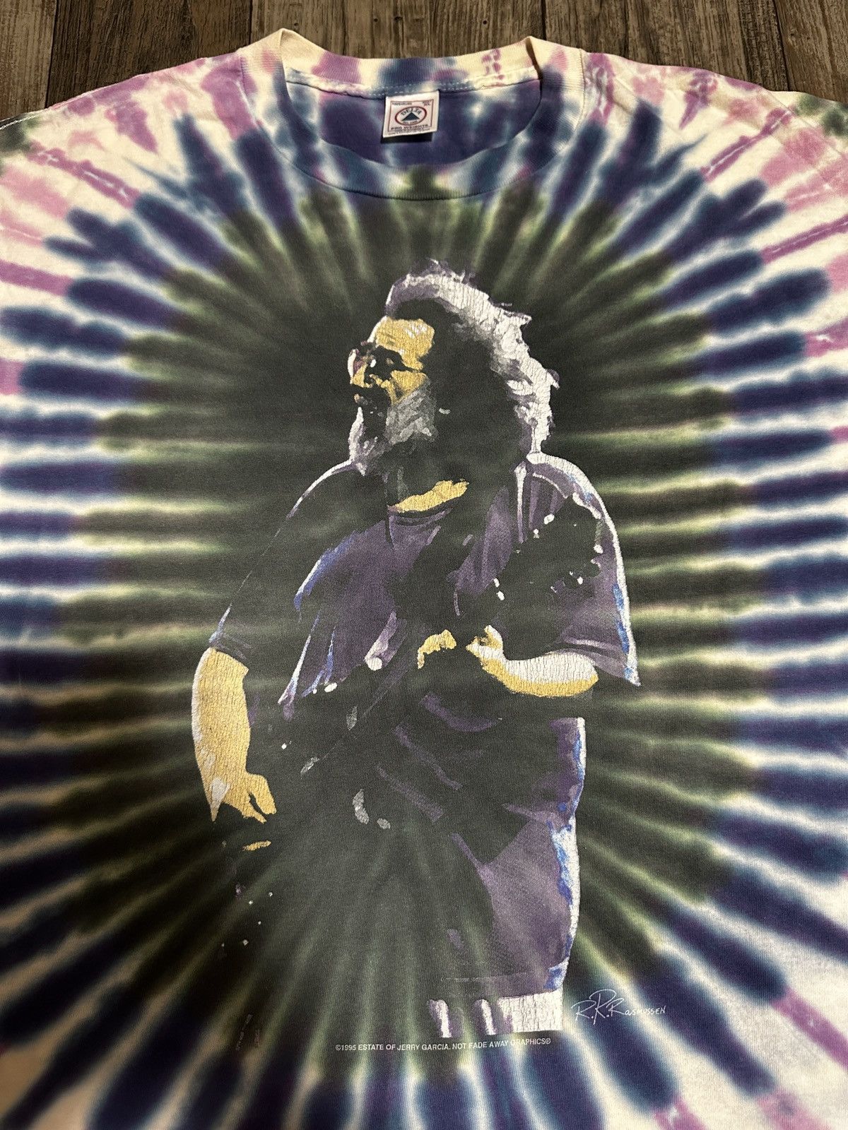 Vintage 1995 Grateful Dead Jerry Garcia Memorial Tee