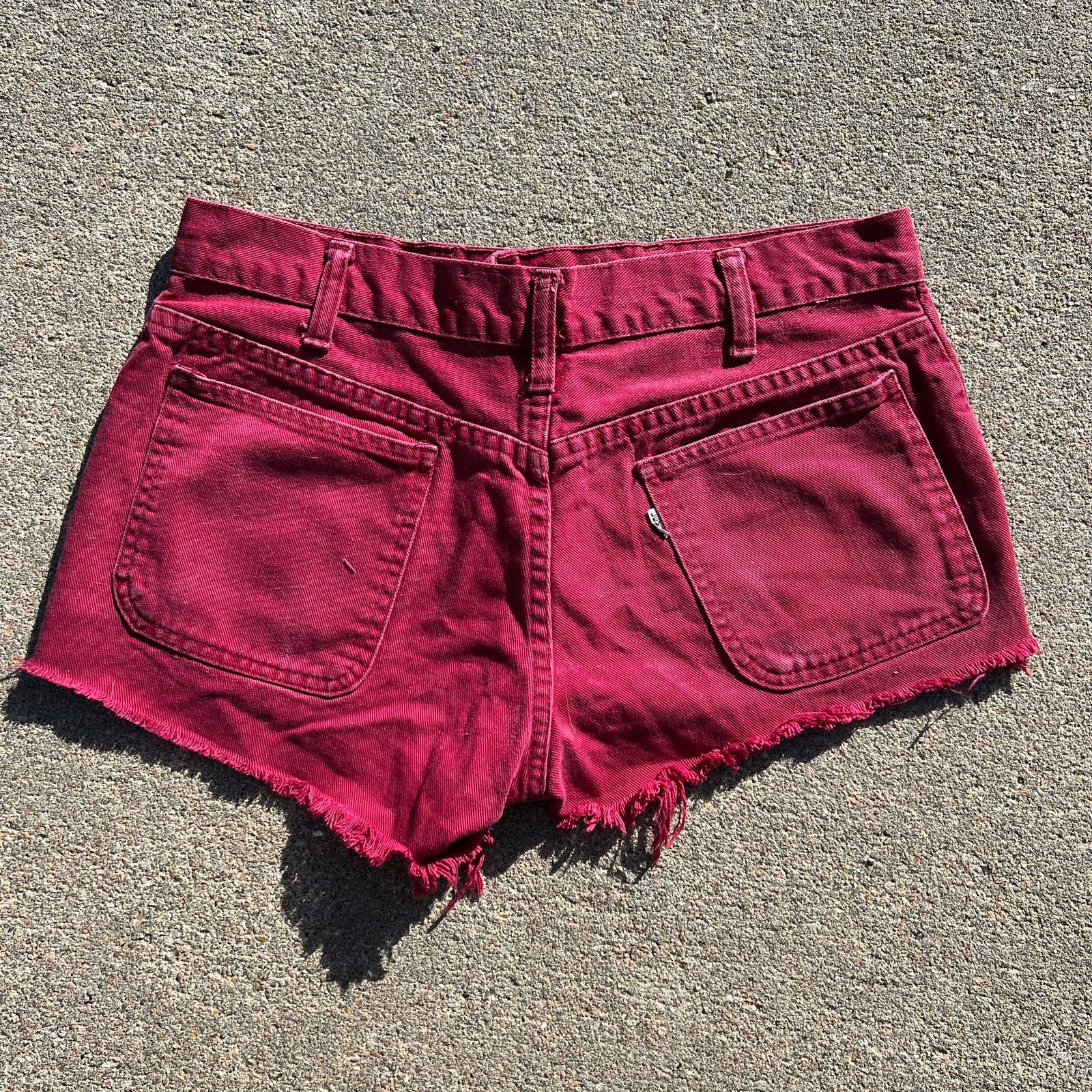 Levi's 60s maroon Levi’s big E white tab cut off Jean shorts Size 6 Size 28" / US 6 / IT 42 - 2 Thumbnail