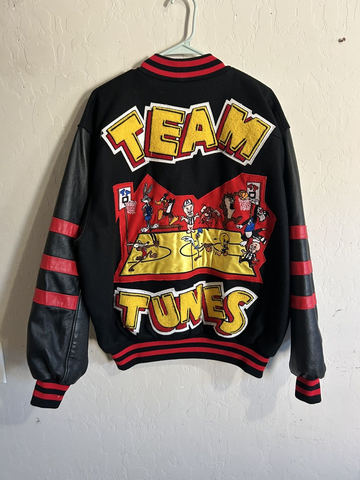Warner Bros Vintage 1992 Looney Tunes Basketball Jacket Size L Size US L / EU 52-54 / 3 - 4 Thumbnail