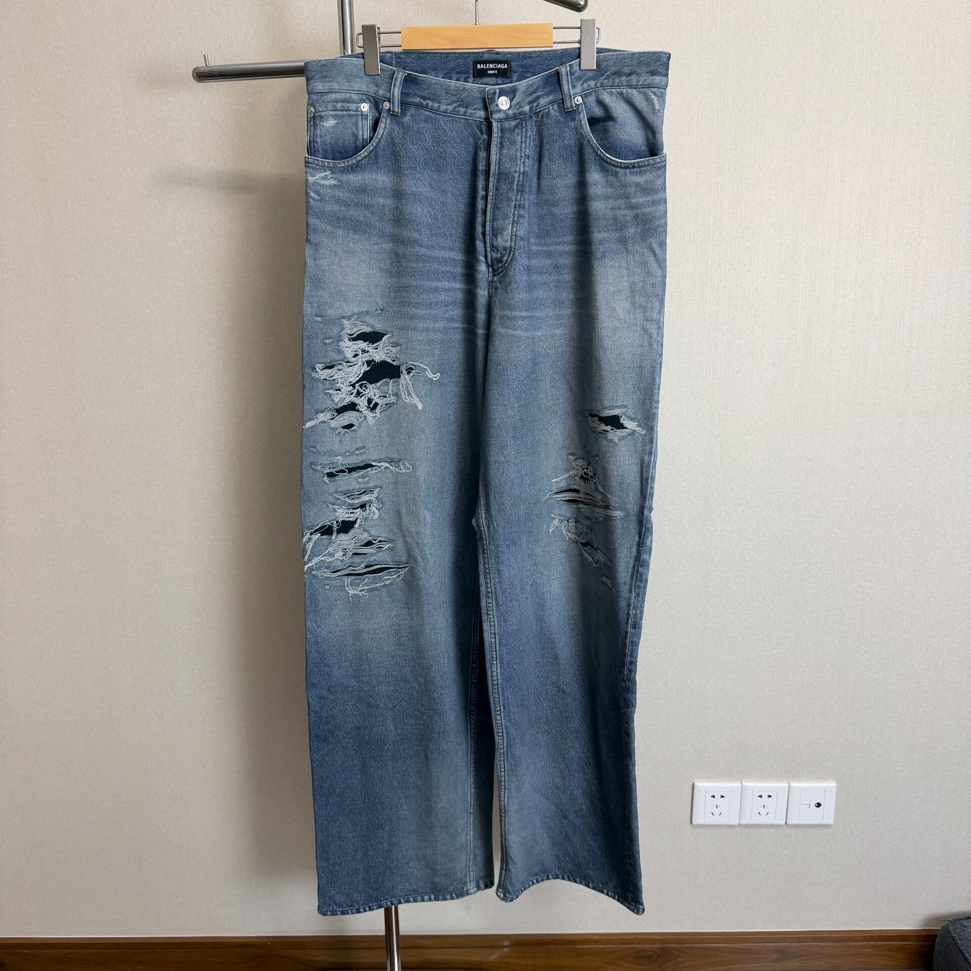 Balenciaga Balenciaga 24SS Garde-Robe Distressed Wide-Leg Jeans Size US 34 / EU 50 - 1 Thumbnail