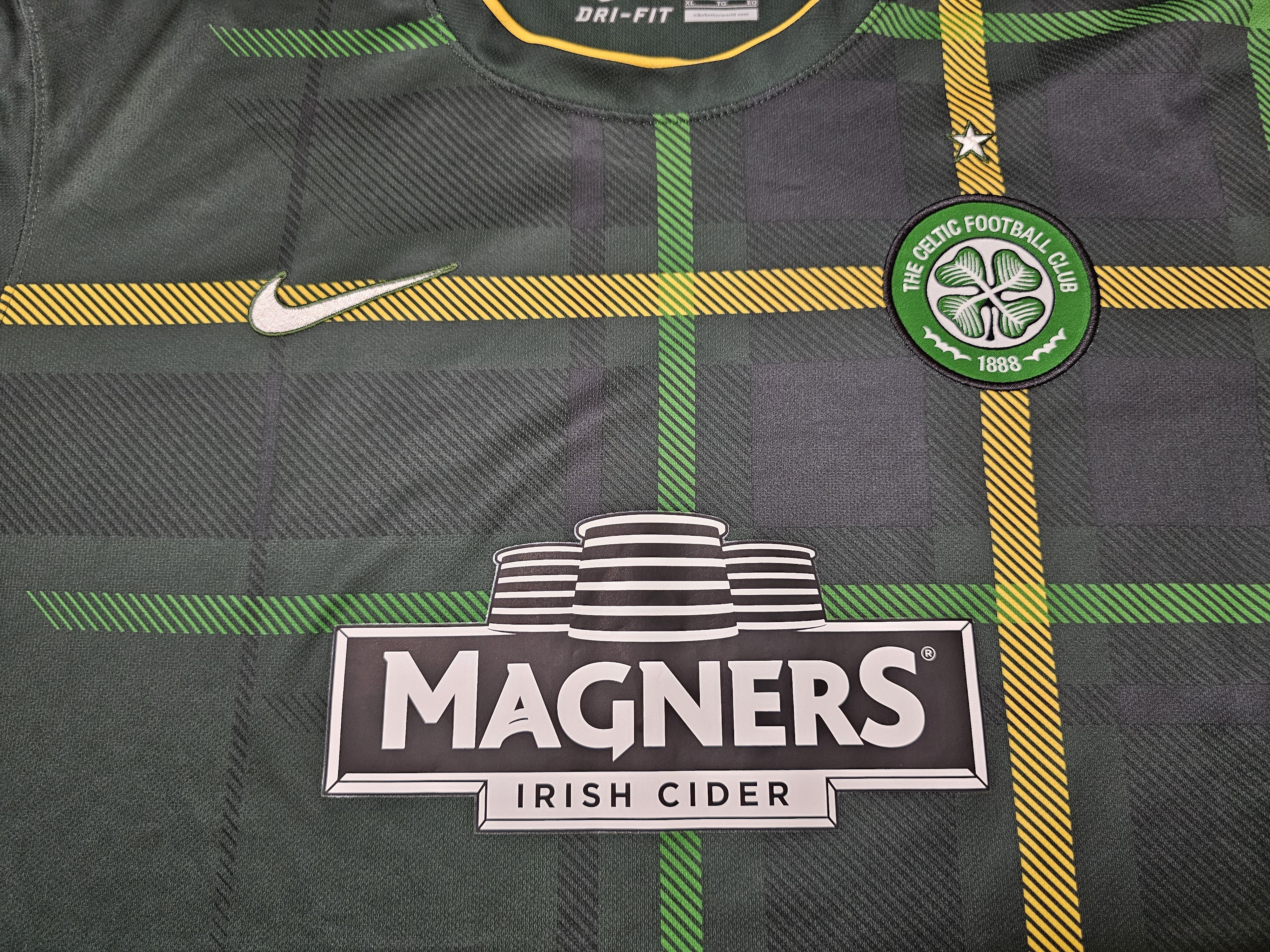 Nike CELTIC 2010 2011 AWAY FOOTBALL SHIRT SCOTLAND SOCCER JERSEY Size US XL / EU 56 / 4 - 3 Thumbnail