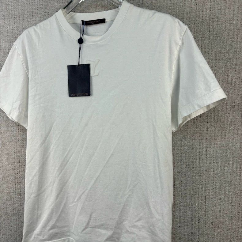 Louis Vuitton Louis Vuitton Solid Embossed Logo Crew Neck short Sleeves Size US S / EU 44-46 / 1 - 2 Thumbnail