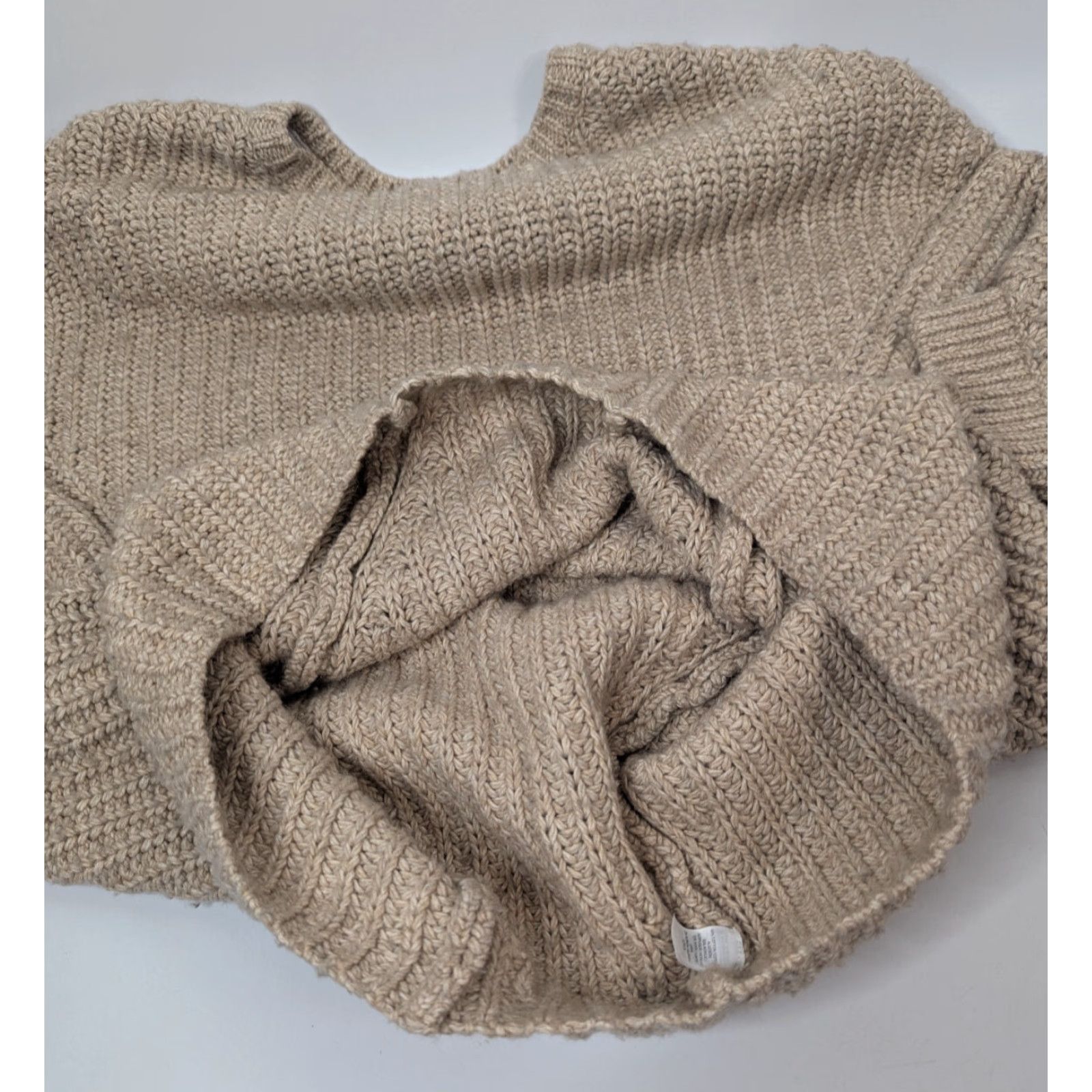 Victoria's Secret Victoria's Secret Sweater Size XS/S Beige Chunky Cable Knit Oversized Ponch Size L / US 10 / IT 46 - 7 Thumbnail
