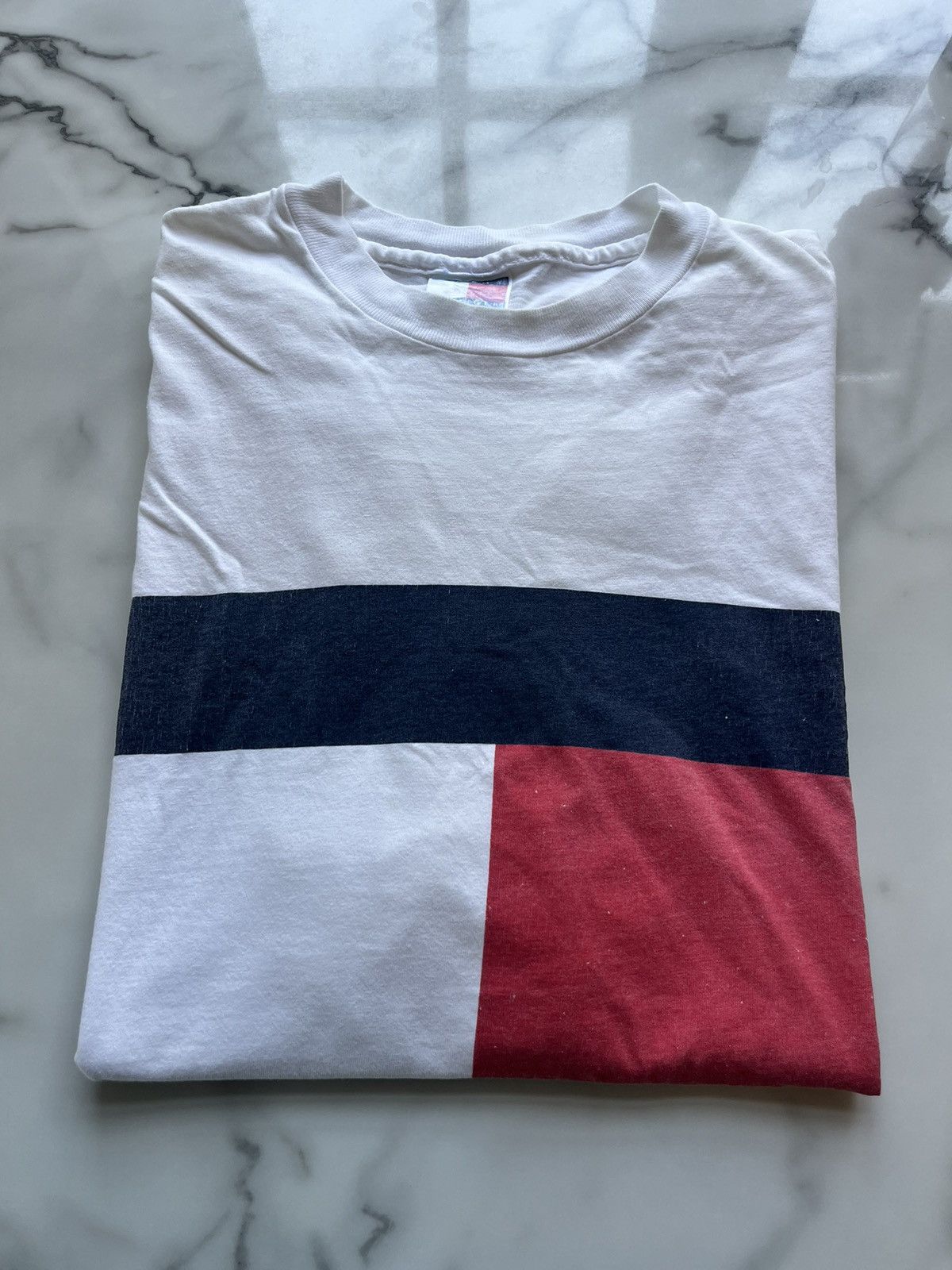 Tommy Hilfiger × Vintage Vintage TOMMY HILFIGER Big Logo 90’s Tshirt Size US XL / EU 56 / 4 - 1 Thumbnail