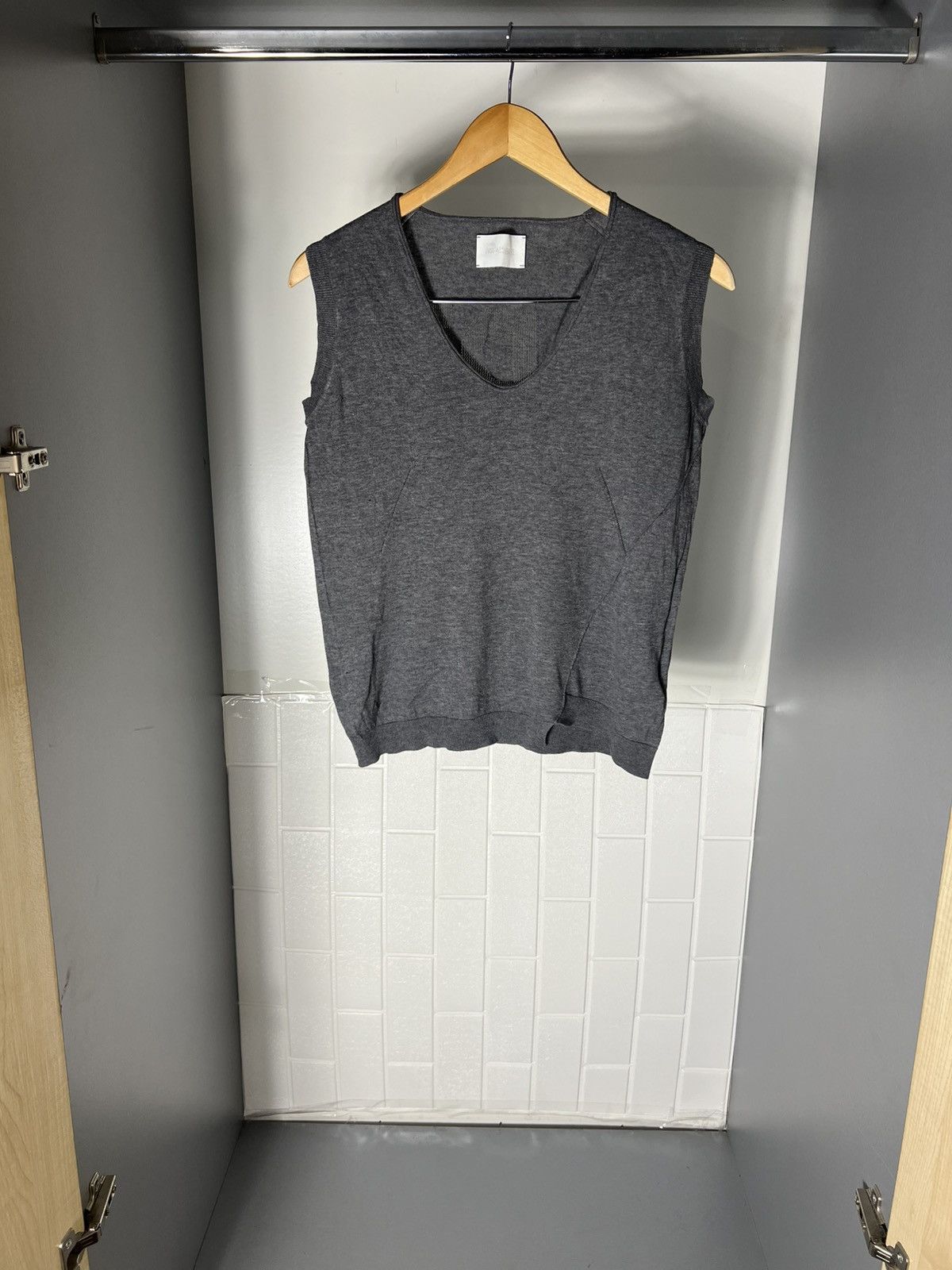 Zadig & Voltaire VINTAGE ZADIG & VOLTAIRE ITALIAN DESIGNER SLEEVELESS SWEATER Size S / US 4 / IT 40 - 1 Thumbnail