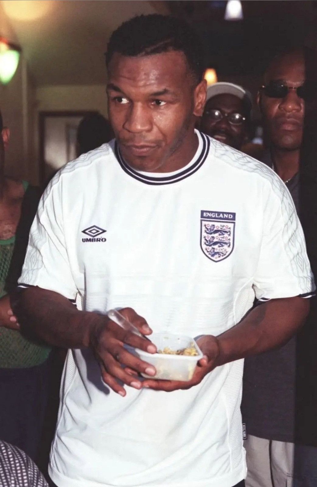 Japanese Brand Umbro England 1999 2000 Home Shirt Soccer Jersey Mike Tyson Size US XL / EU 56 / 4 - 1 Thumbnail