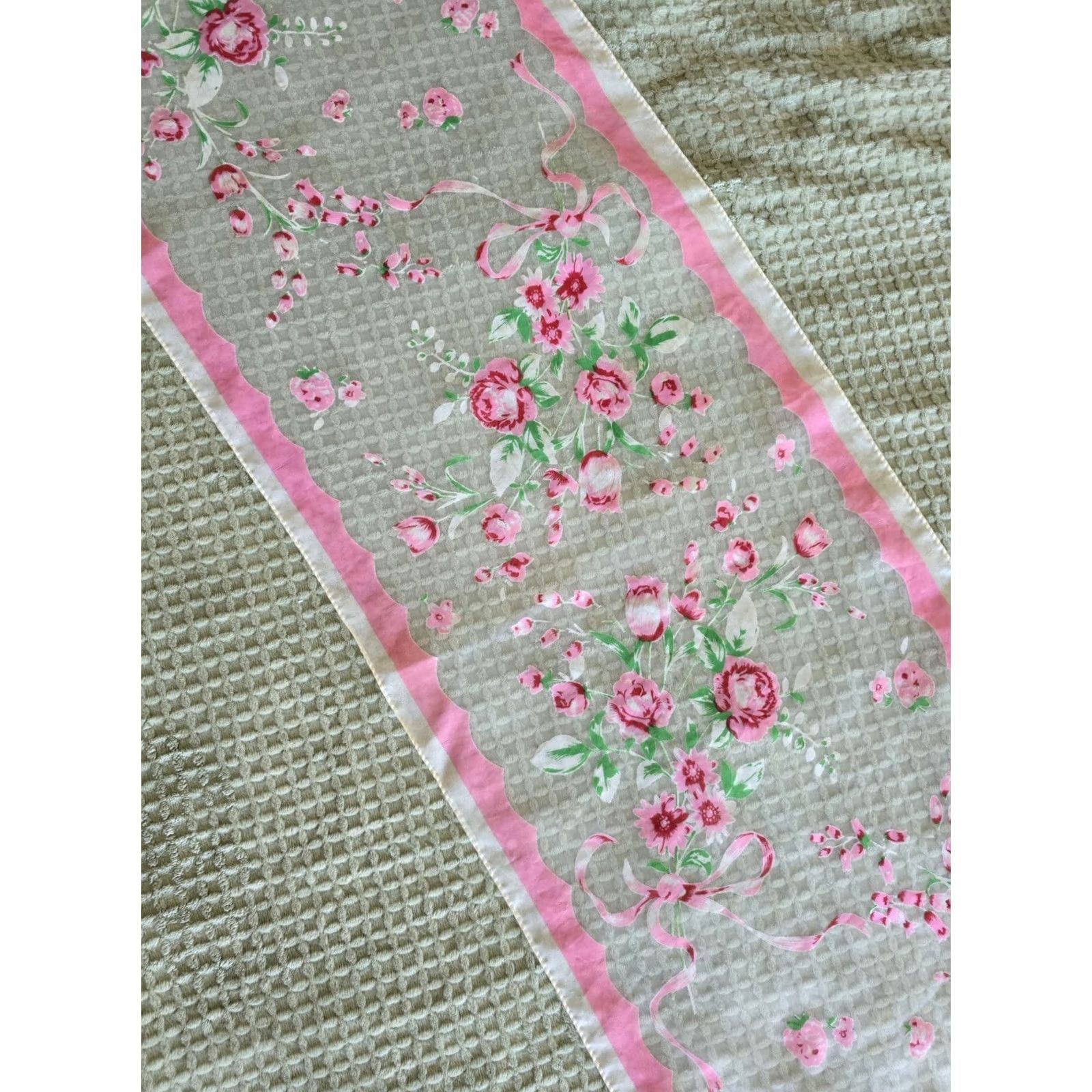 Vintage VINTAGE Mid Century Scarf Hankie Roses Spring Ethereal Whimsical Red Floral 1950s 1960s Women Size ONE SIZE - 6 Thumbnail
