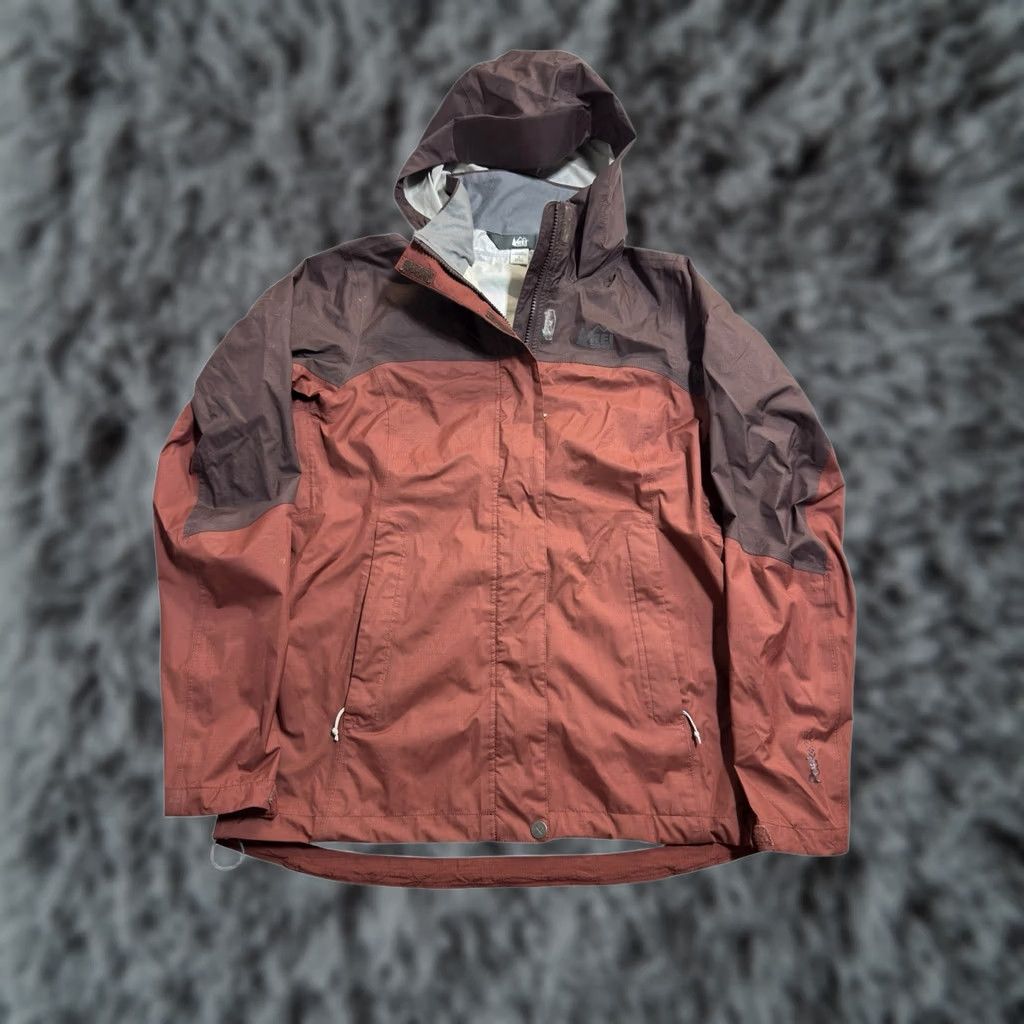 Vintage REI Co-op Hooded Windbreaker Rain Jacket Two Tone Red Peak 2.5 L Small Unisex Adults Size US S / EU 44-46 / 1 - 1 Thumbnail