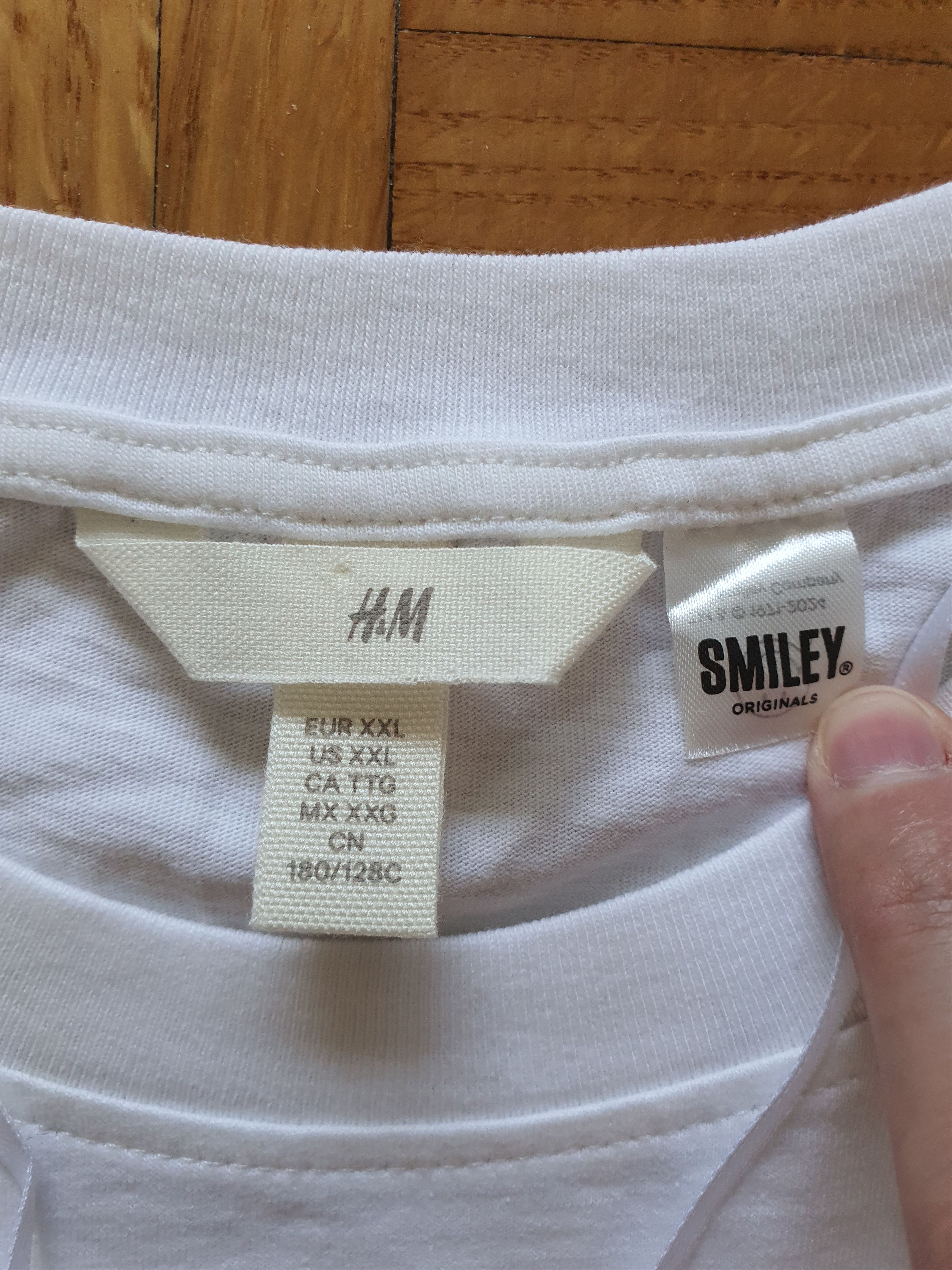 H&M SMILEY Collab - Mod: PRINTED TOP - Sz XXL 2XL Size US XXL / EU 58 / 5 - 4 Thumbnail