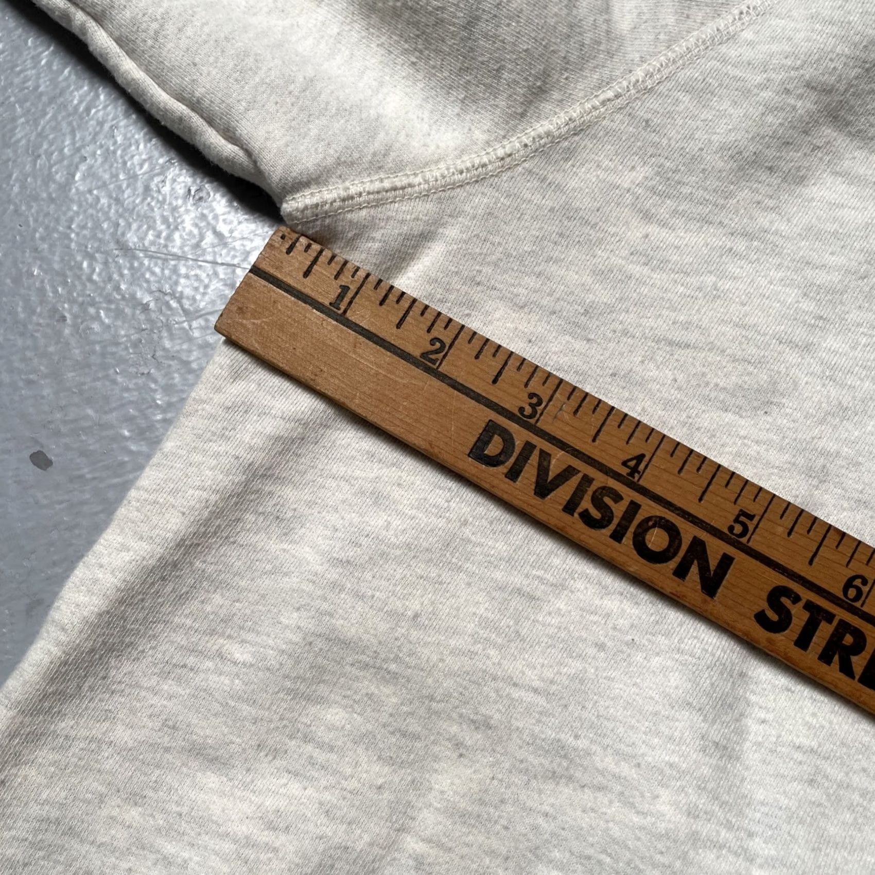JJJJound JJJJound Standard Issue Cotton Raglan Sweatshirt Unisex Adults XXL Heather Cream USA 90s Hype Designer Athleisure Pullover Shirt Size US XXL / EU 58 / 5 - 2 Thumbnail