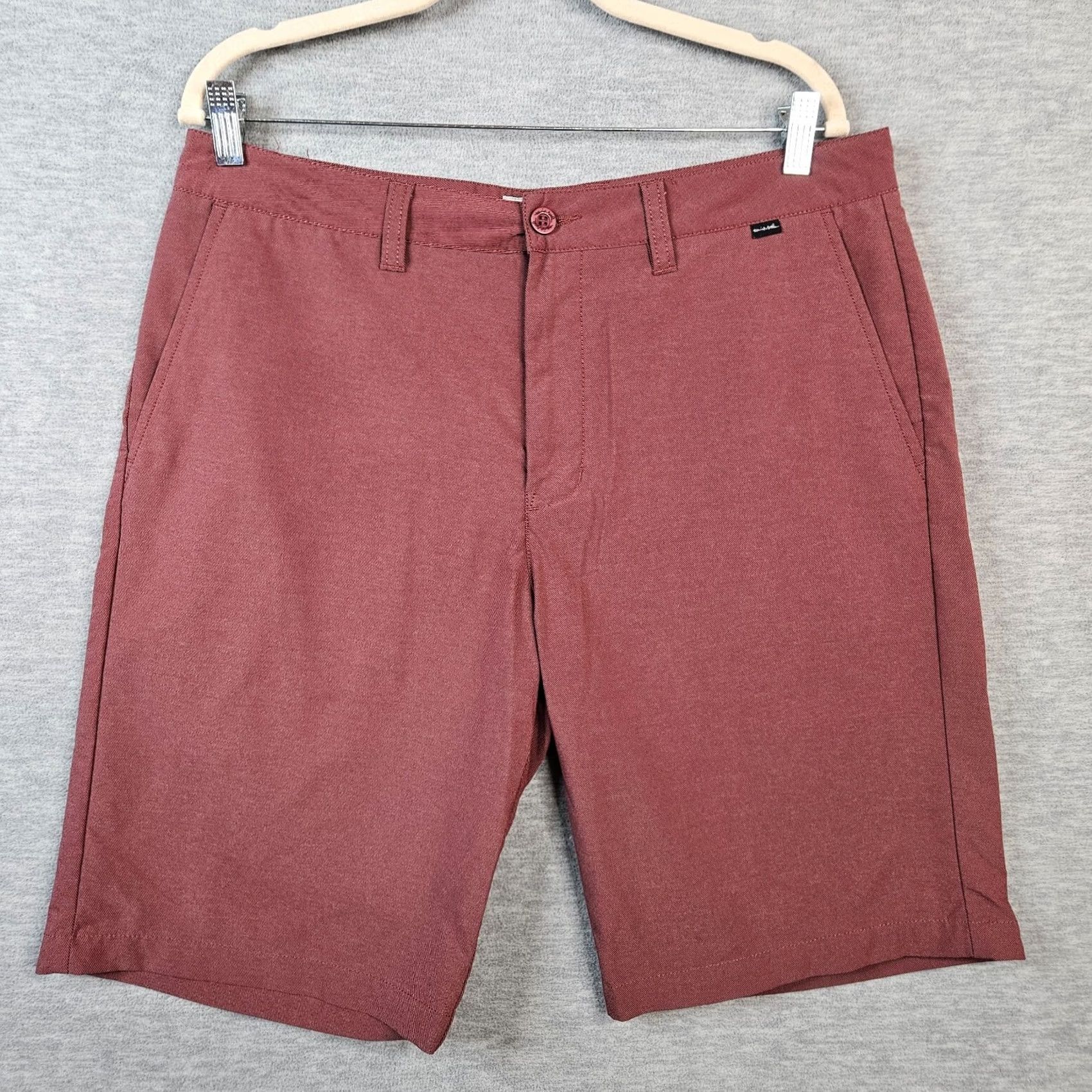TravisMathew Travis Mathew Men's Red Clay Pockets Casual Shorts Size 34 Size US 34 / EU 50 - 2 Thumbnail